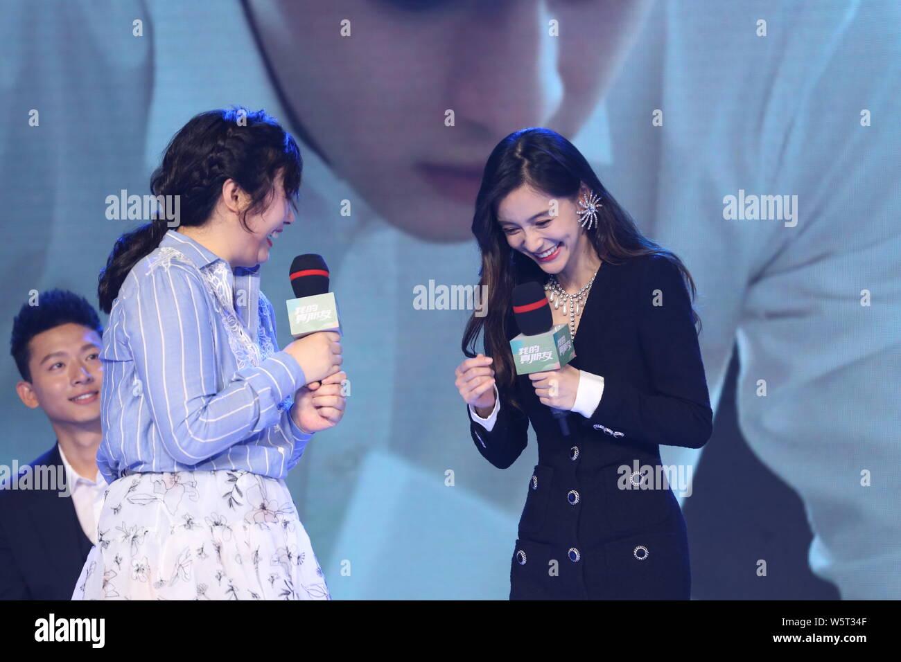 Hong Kong Schauspielerin Angelababy besucht eine Pressekonferenz für die TV-Serie "Mein wahrer Freund" in Peking, China, 2. Juni 2019. Stockfoto