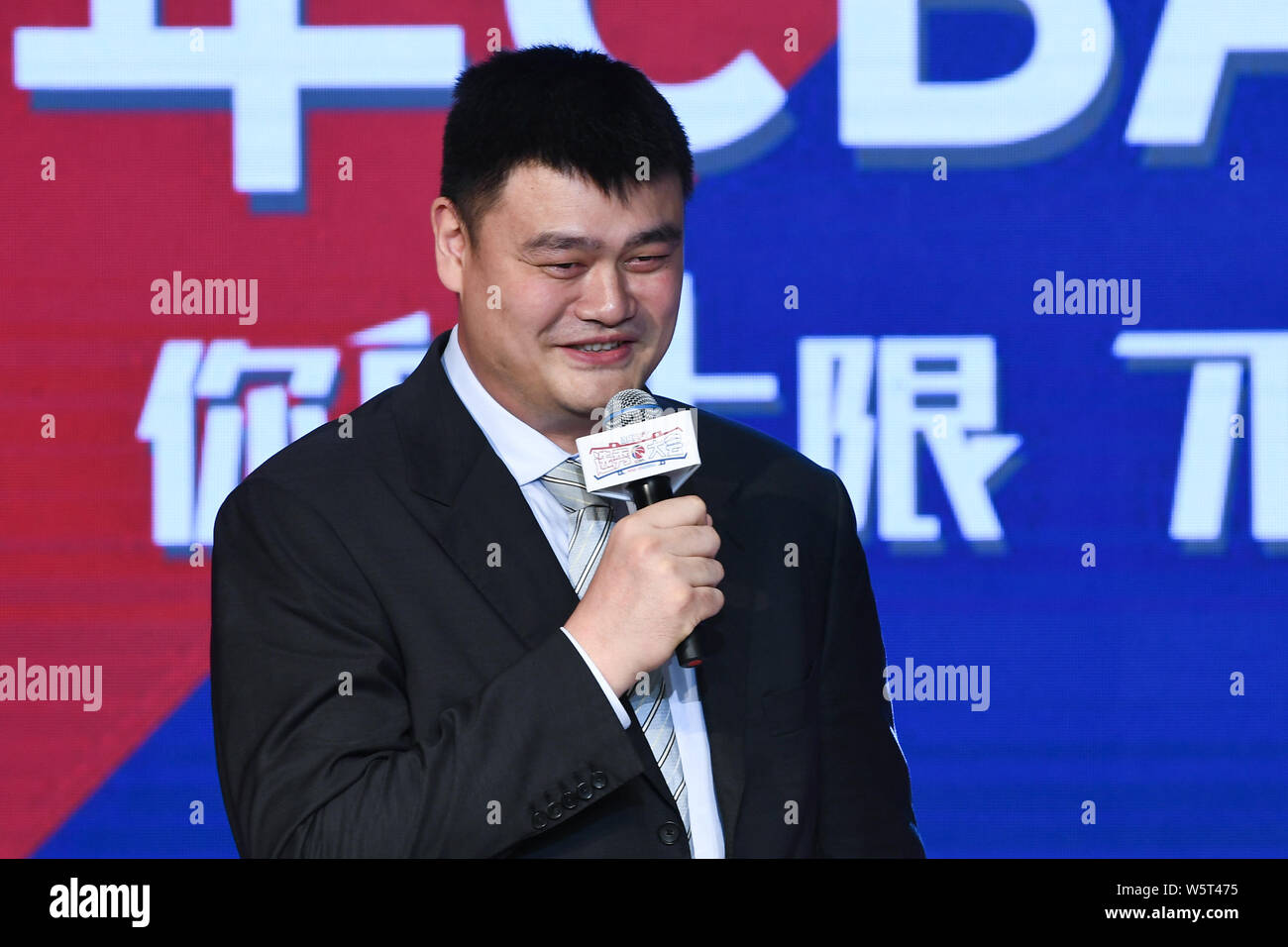 Chinesischen Basketballstar Yao Ming, Vorsitzender der chinesischen Basketball-Liga im Ruhestand, besucht die CBA-Entwurf 2019 in Shanghai, China, 29. Juli 2019. Stockfoto