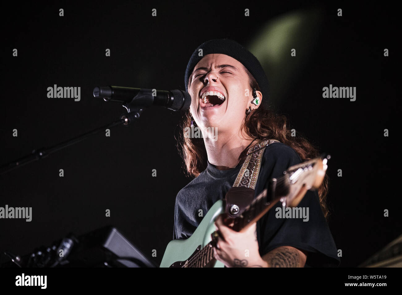 Dänemark, Kopenhagen - Juli 28., 2019. Der australische Sänger, Songwriter und Musiker Tash Sultana führt ein Live Konzert in KB Hallen in Kopenhagen. (Foto: Gonzales Foto - Peter Troest). Stockfoto