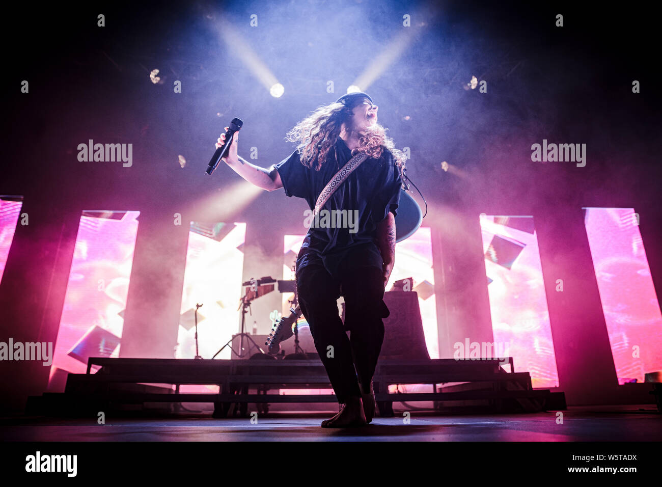 Dänemark, Kopenhagen - Juli 28., 2019. Der australische Sänger, Songwriter und Musiker Tash Sultana führt ein Live Konzert in KB Hallen in Kopenhagen. (Foto: Gonzales Foto - Peter Troest). Stockfoto