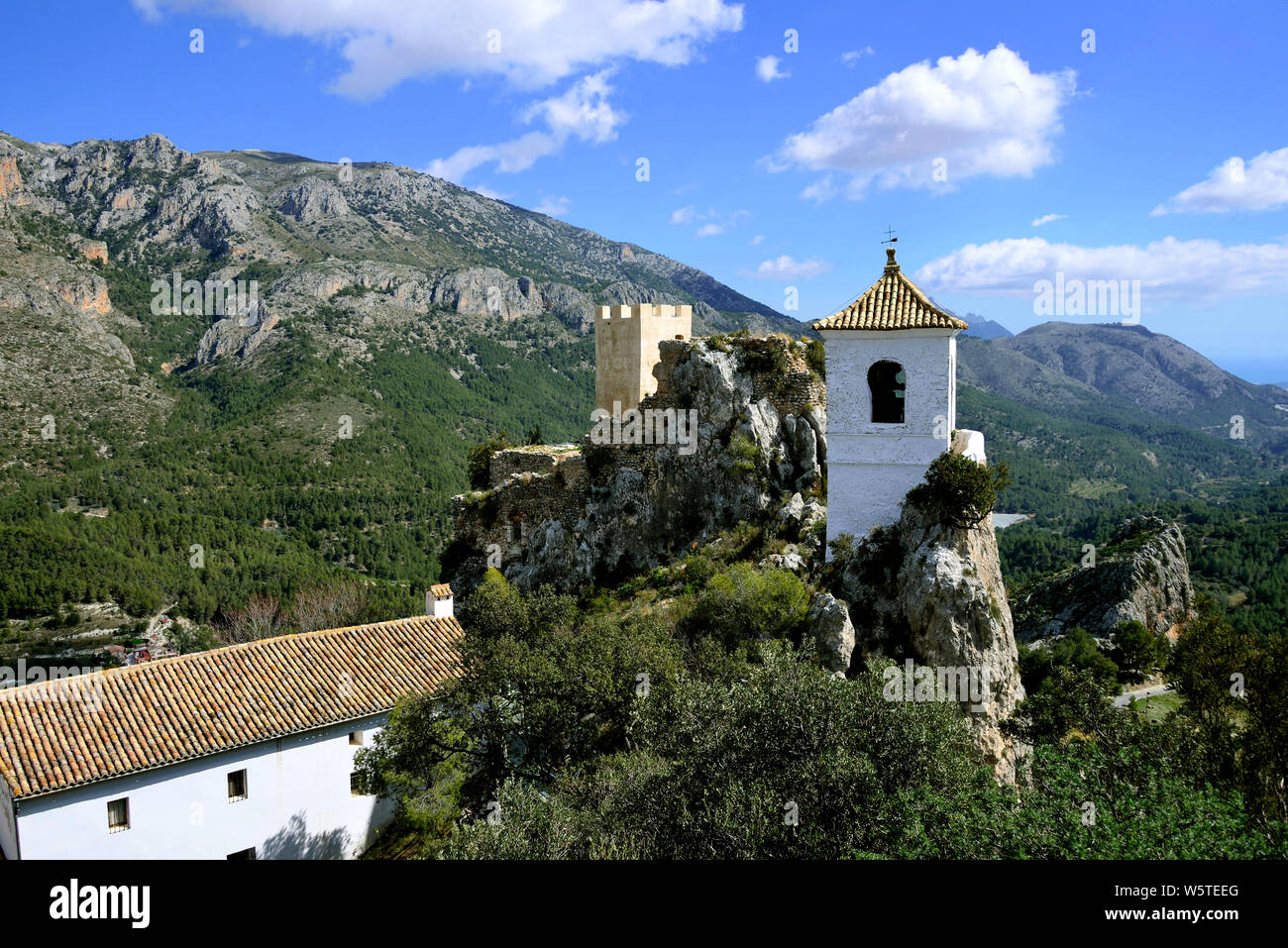 Die Glocke auf dem Turm - crag von Alcalà Stockfoto