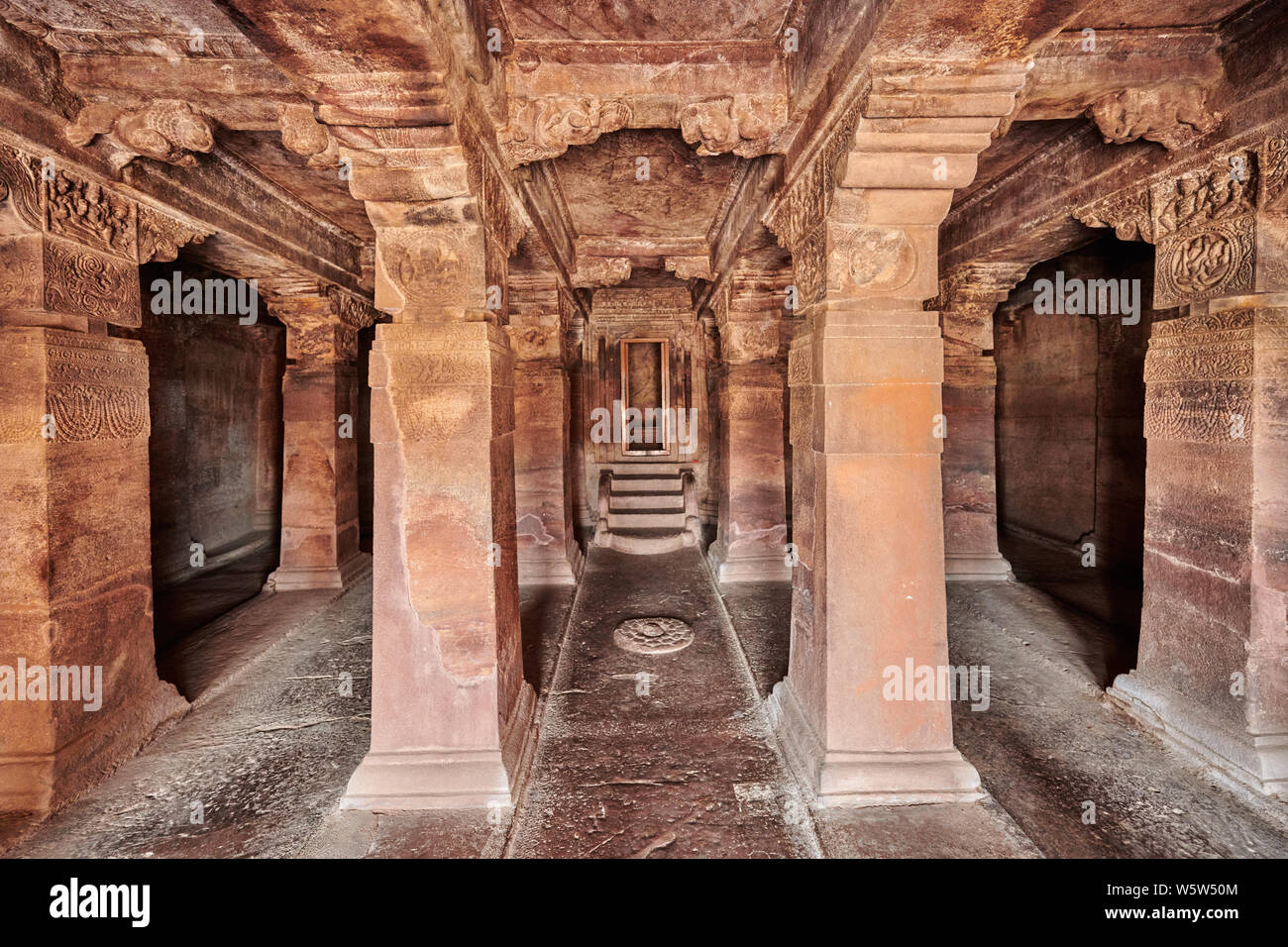 Unglaublich Steinmetzarbeiten in Badami Höhlen, Karnataka, Indien Stockfoto