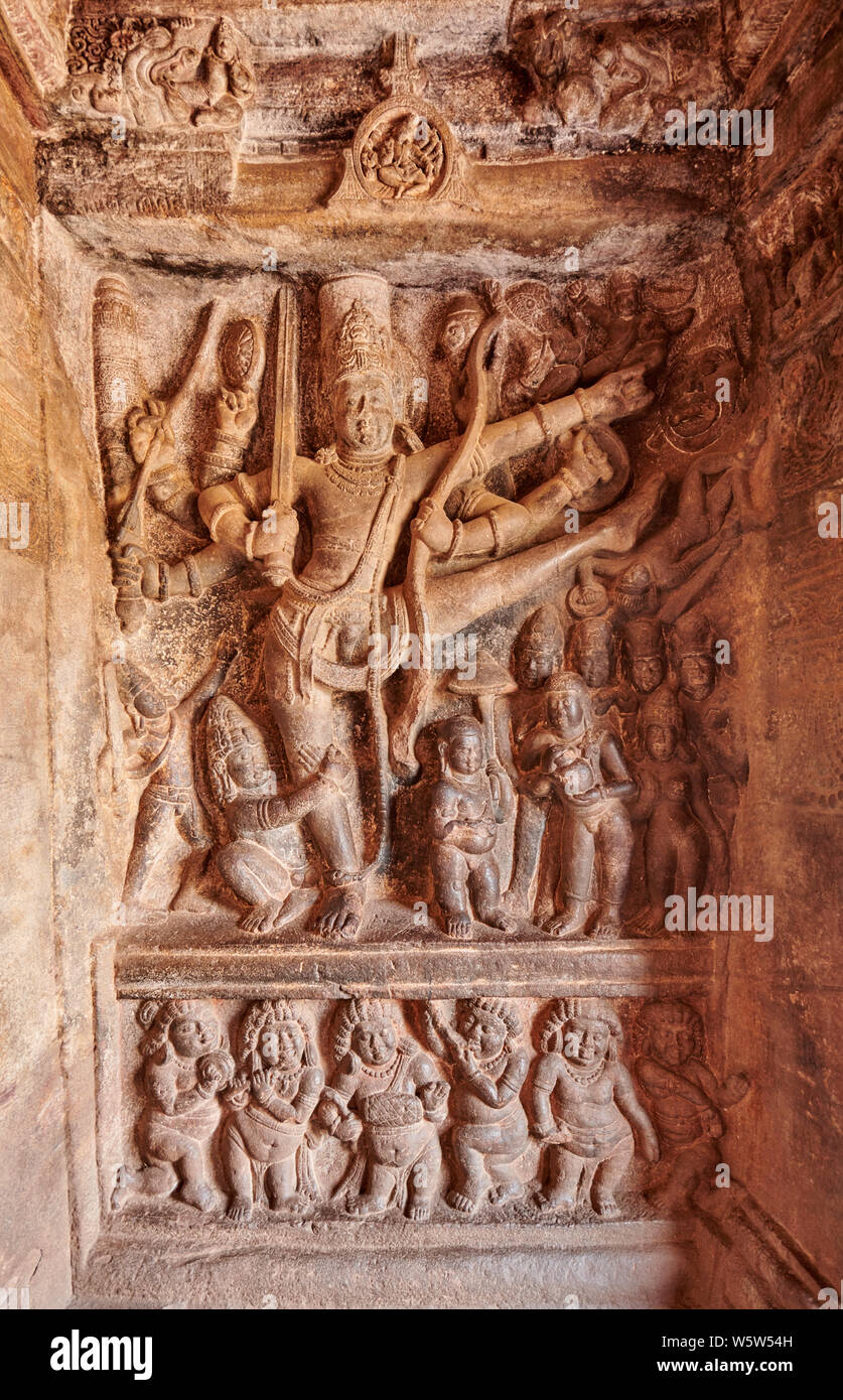 Unglaublich Steinmetzarbeiten in Badami Höhlen, Karnataka, Indien Stockfoto