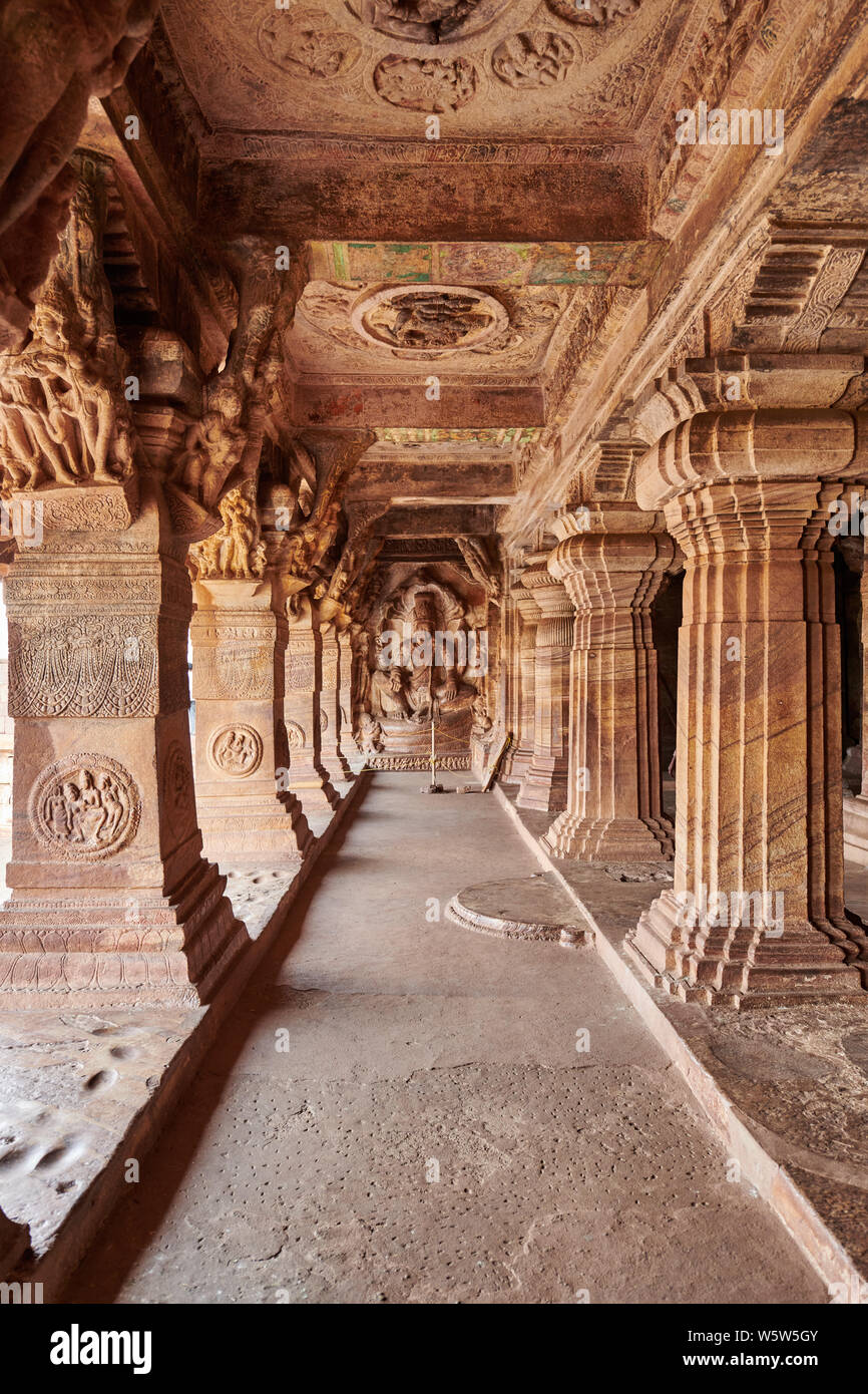 Unglaublich Steinmetzarbeiten in Badami Höhlen, Karnataka, Indien Stockfoto