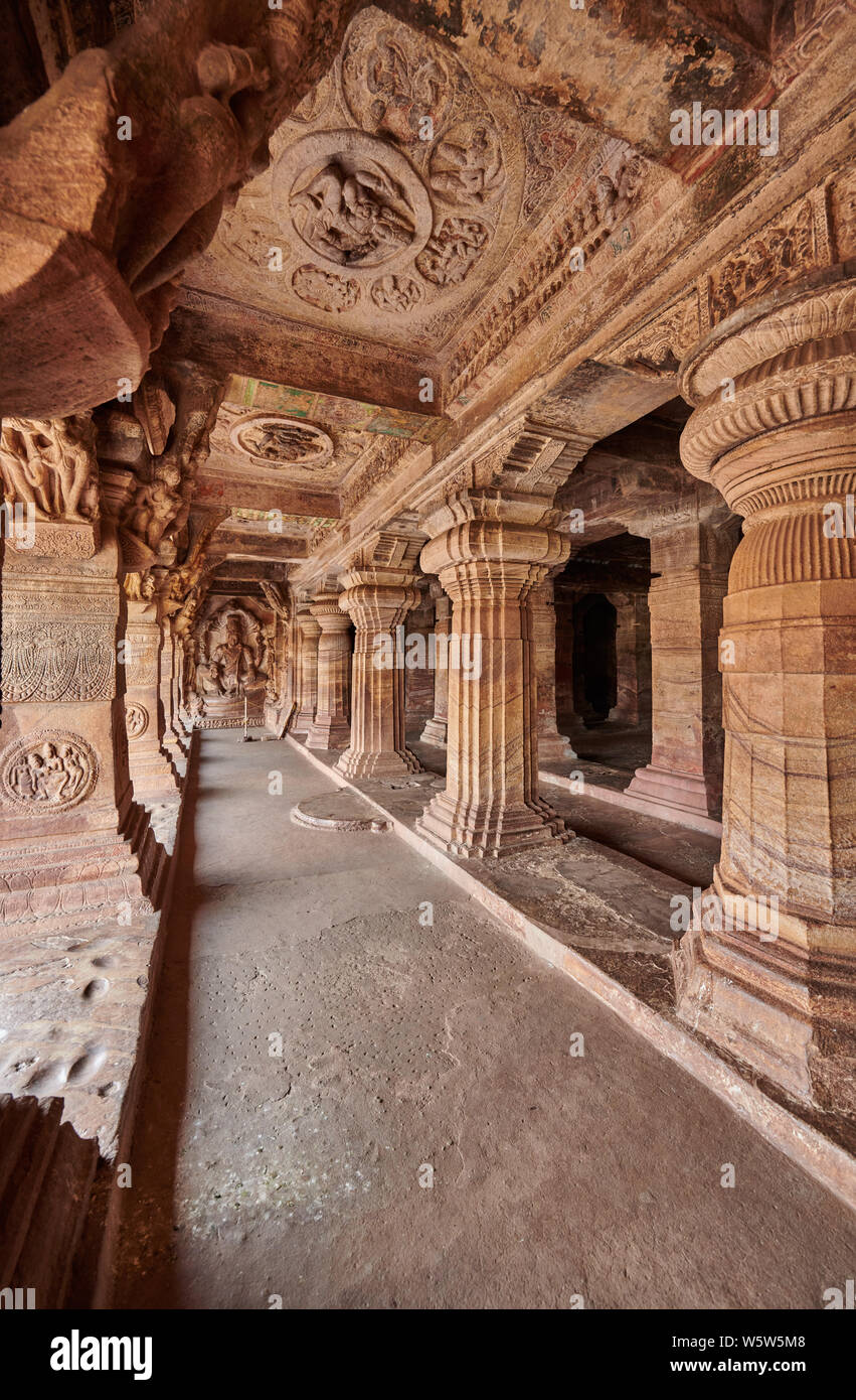 Unglaublich Steinmetzarbeiten in Badami Höhlen, Karnataka, Indien Stockfoto