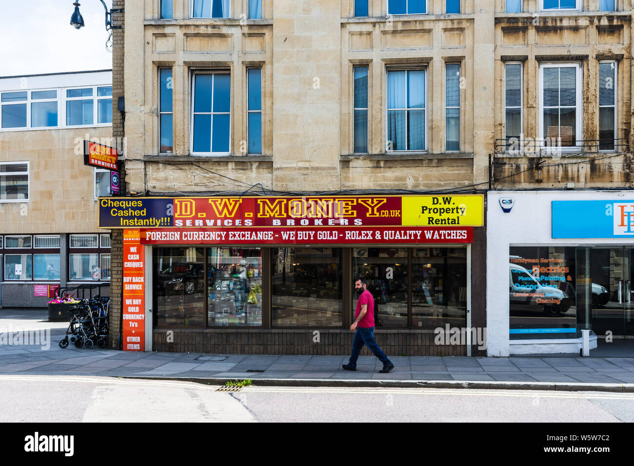 Scheckeinlösung, Devisen und Pfandleiher shop D.W.Geld in Chippenham Wiltshire Stockfoto
