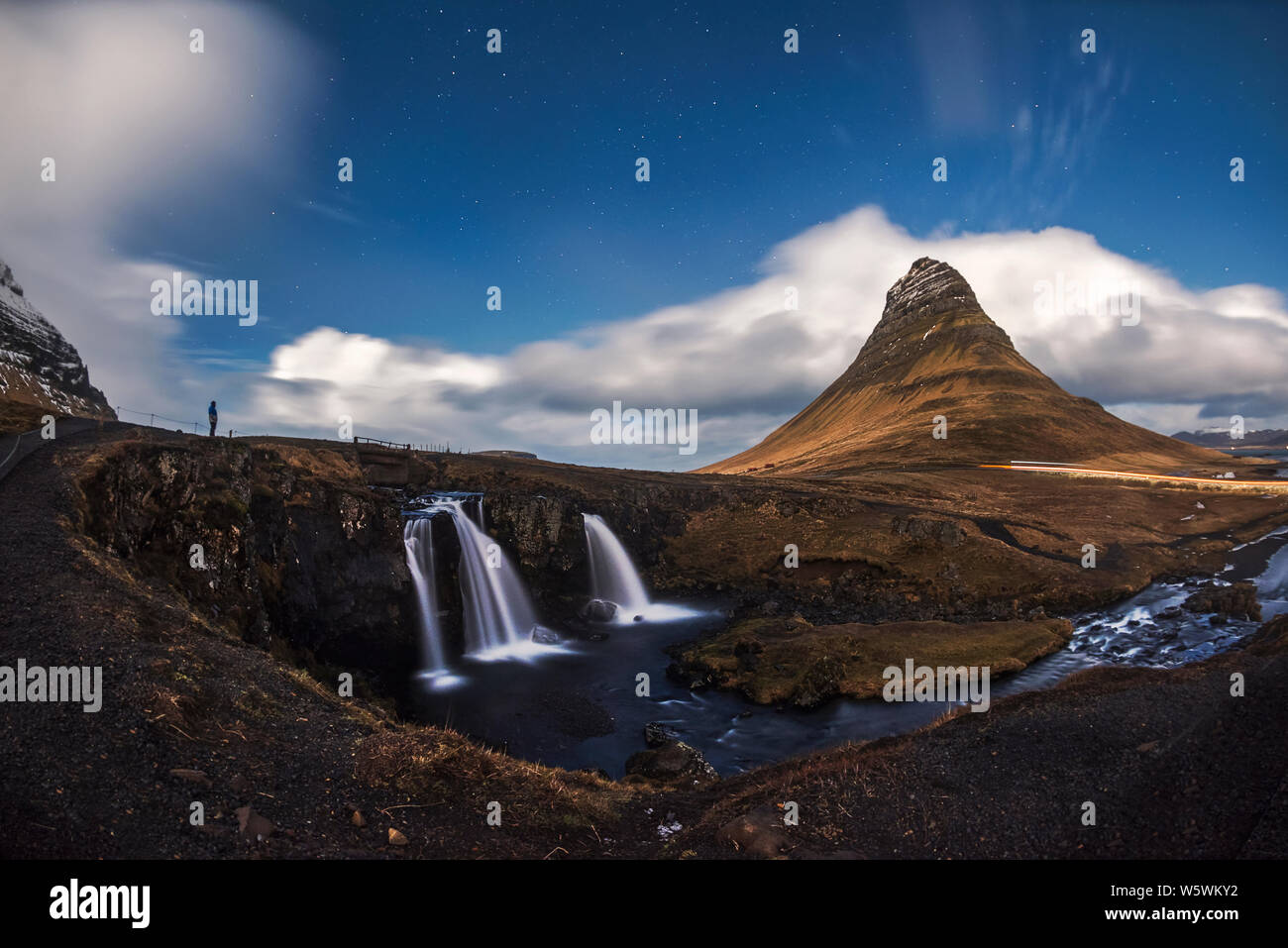 Schöne Kirkjufell Kirkjufellsfoss Wasserfälle und malerische Aussicht, Island Stockfoto