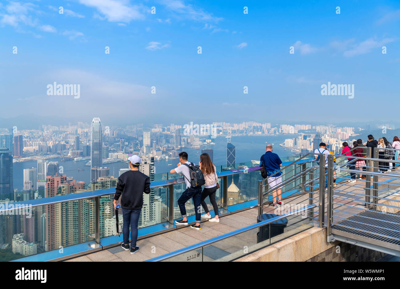 Blick über die Stadt von Sky Terrace 428 auf der Peak Tower, Victoria Peak, Hong Kong Island, Hong Kong, China Stockfoto