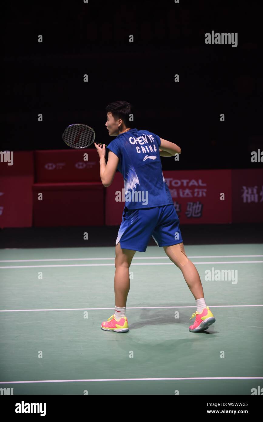 Chen Yufei in China liefert einen Schuß zu Nozomi Okuhara von Japan im Finale der Damen Einzel während der fuzhou China Open Badminton Turnier 2018 i Stockfoto