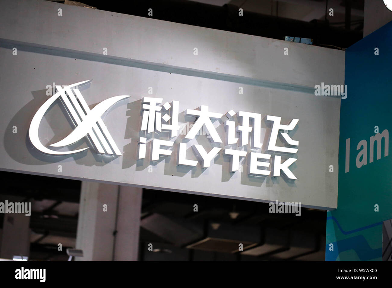 ---- Blick auf den Stand der iFlytek, Chinas größtes Spracherkennung Unternehmen während der Expo in Peking, China, 27. Oktober 2018. Chinesische tech Himmel Stockfoto