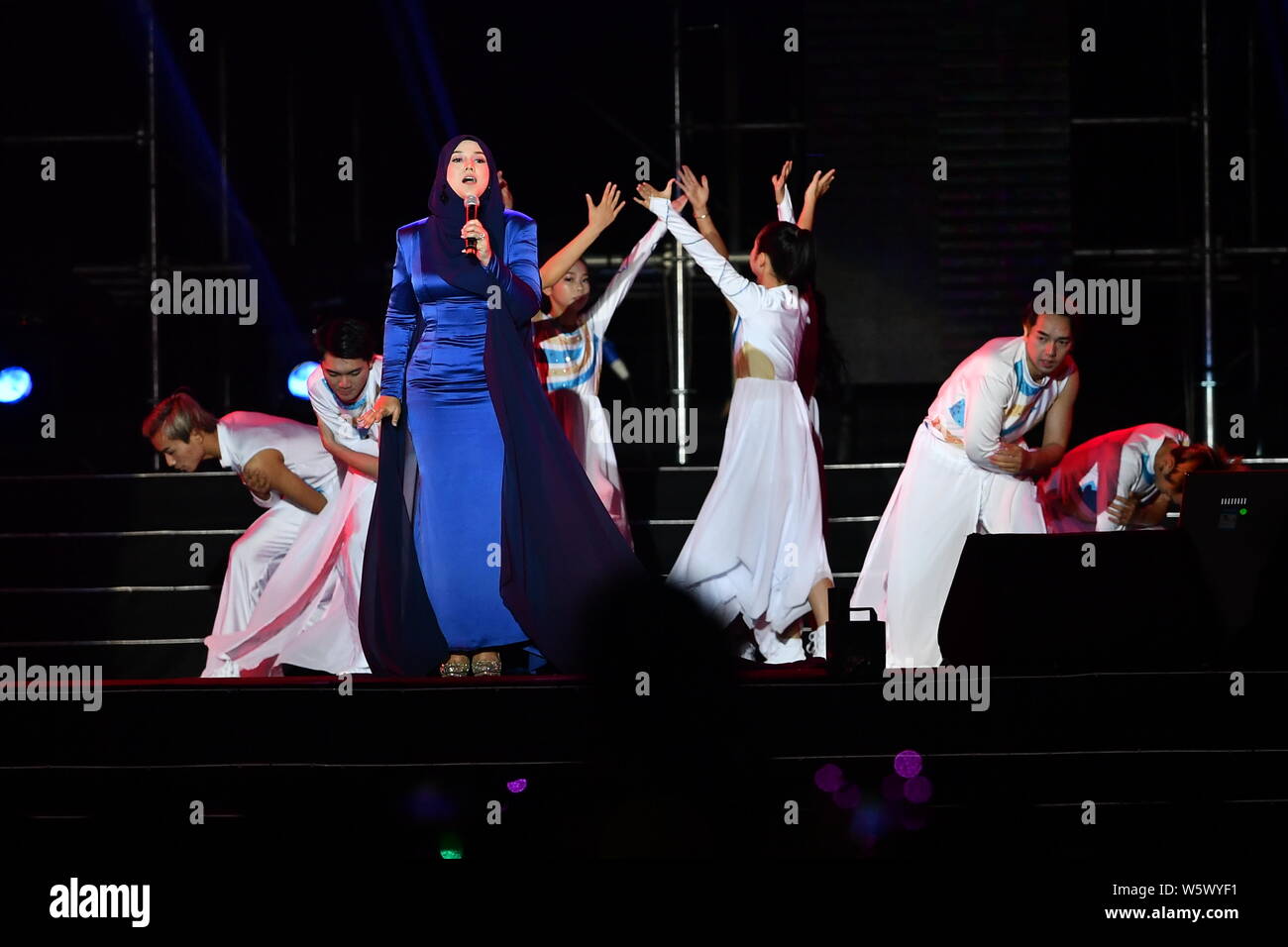 Malaysische Singer-Songwriter Shila Amzah führt während der 2018 asiatische Musik Festival (2018 AMF) in Shenzhen City, South China Guangdong Provinz, 2 Stockfoto Malaysische Singer-Songwriter Shila Amzah führt während der 2018 asiatische Musik Festival (2018 AMF) in Shenzhen City, South China Guangdong Provinz, 2 Stockfoto