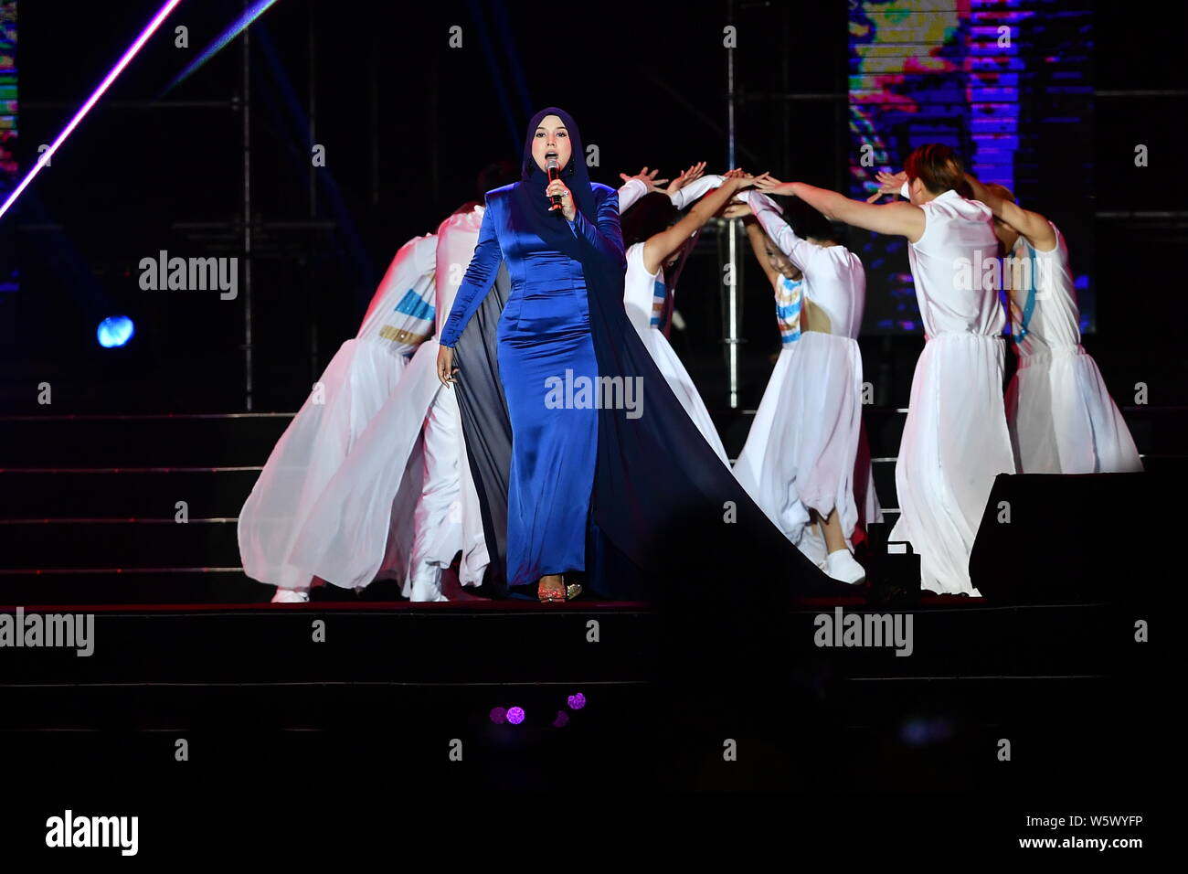 Malaysische Singer-Songwriter Shila Amzah führt während der 2018 asiatische Musik Festival (2018 AMF) in Shenzhen City, South China Guangdong Provinz, 2 Stockfoto Malaysische Singer-Songwriter Shila Amzah führt während der 2018 asiatische Musik Festival (2018 AMF) in Shenzhen City, South China Guangdong Provinz, 2 Stockfoto