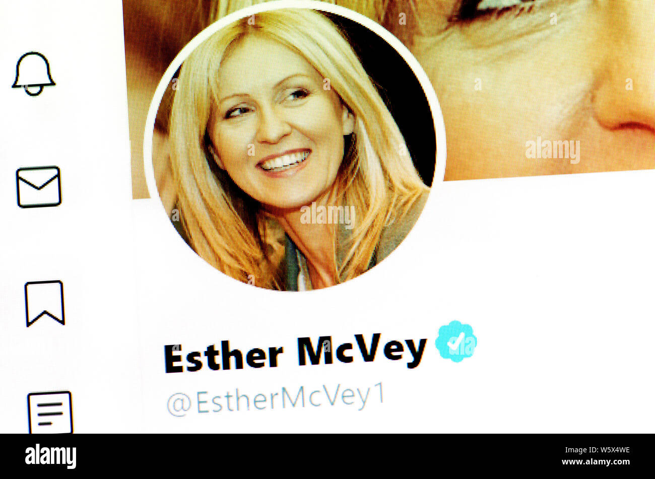 Twitter Seite (Juli 2019) - Rt Hon Esther McVey MP-Staatsminister im Ministerium für Wohnungswesen, Gemeinschaften und lokale Regierung Stockfoto