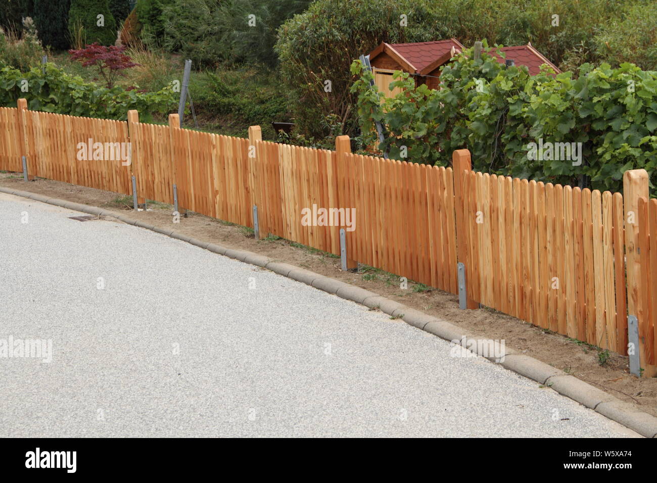 Gartenzaun Aus Holz Stockfotos Und Bilder Kaufen Alamy