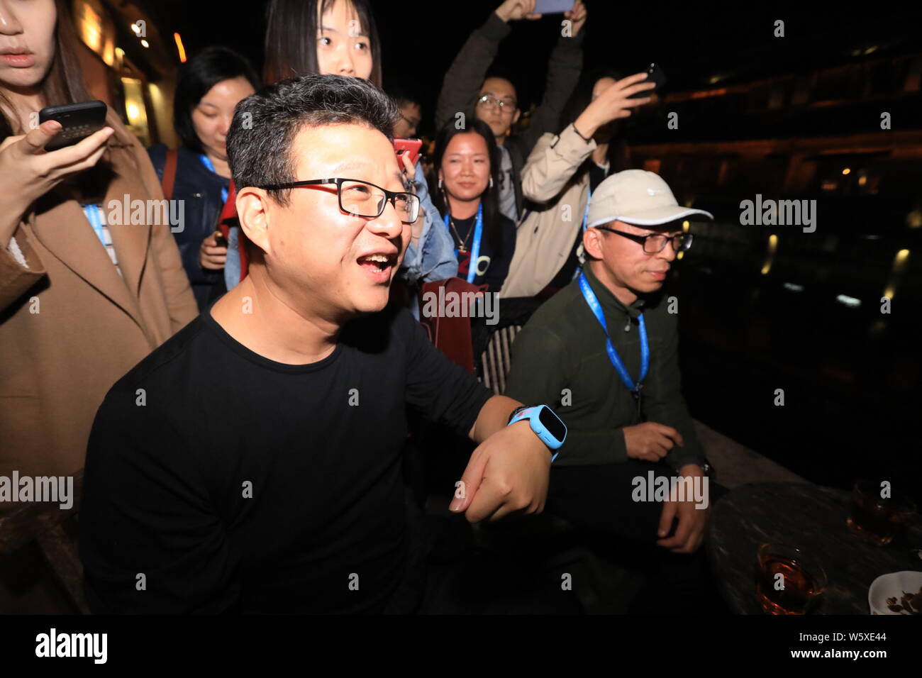 William Ding oder Ding Lei, Links, CEO von netease (163.Com), und Charles Zhang Chaoyang, Vorsitzender und CEO von chinesischen Internet Portal Sohu.com, nehmen Sie teil Stockfoto