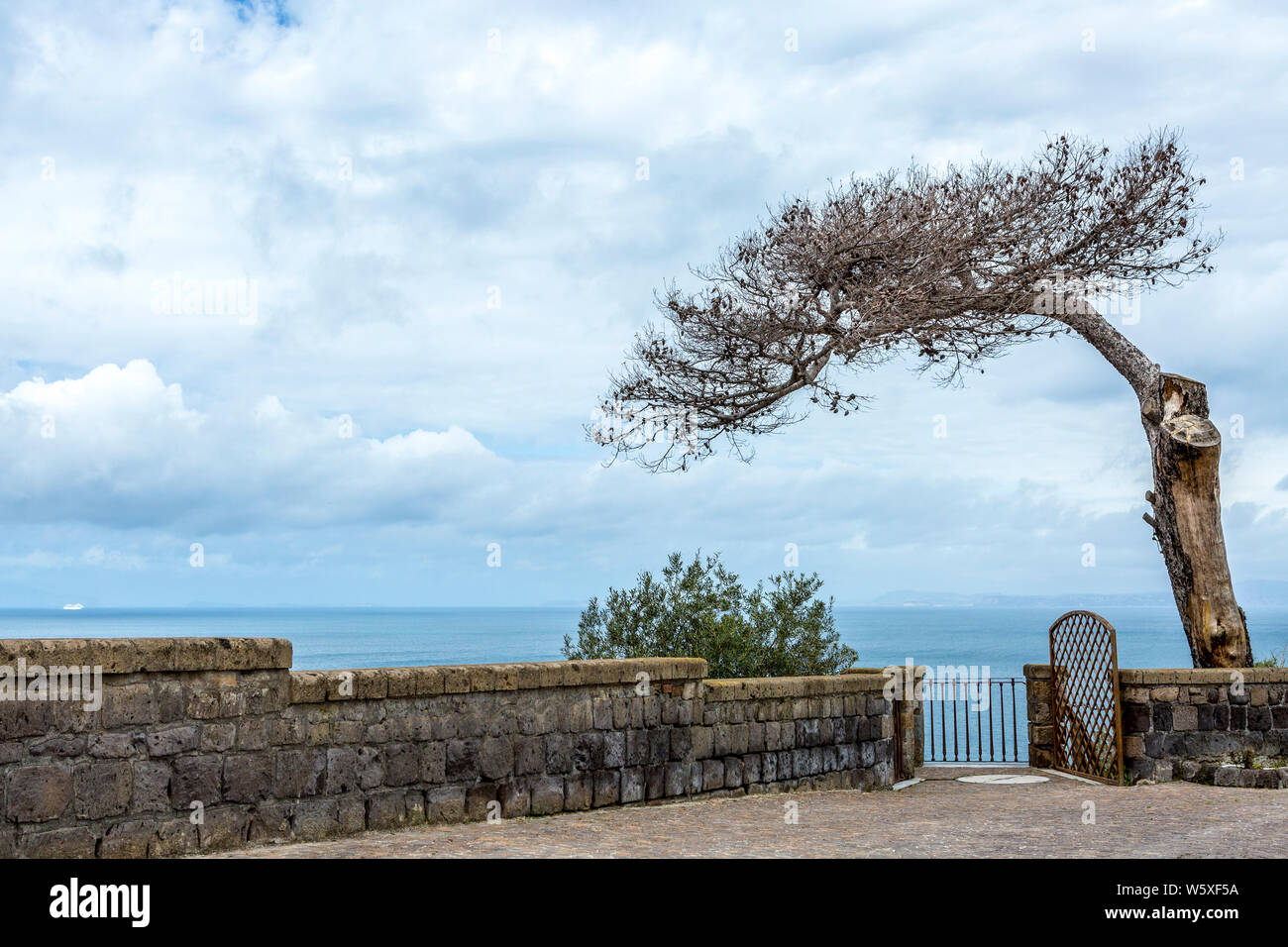 Blick auf das Mittelmeer, Sorrento, Neapel, Italien Stockfoto