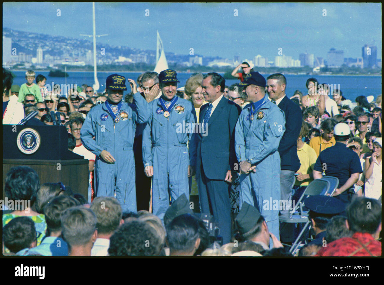 Nixon Treffen mit Apollo 13 Astronauten in Hawaii.; Umfang und Inhalt: Im Bild: Fred W. Haise, James A. Lovell, Nixon, John swigert. Betrifft: Astronauten und Raum. Stockfoto