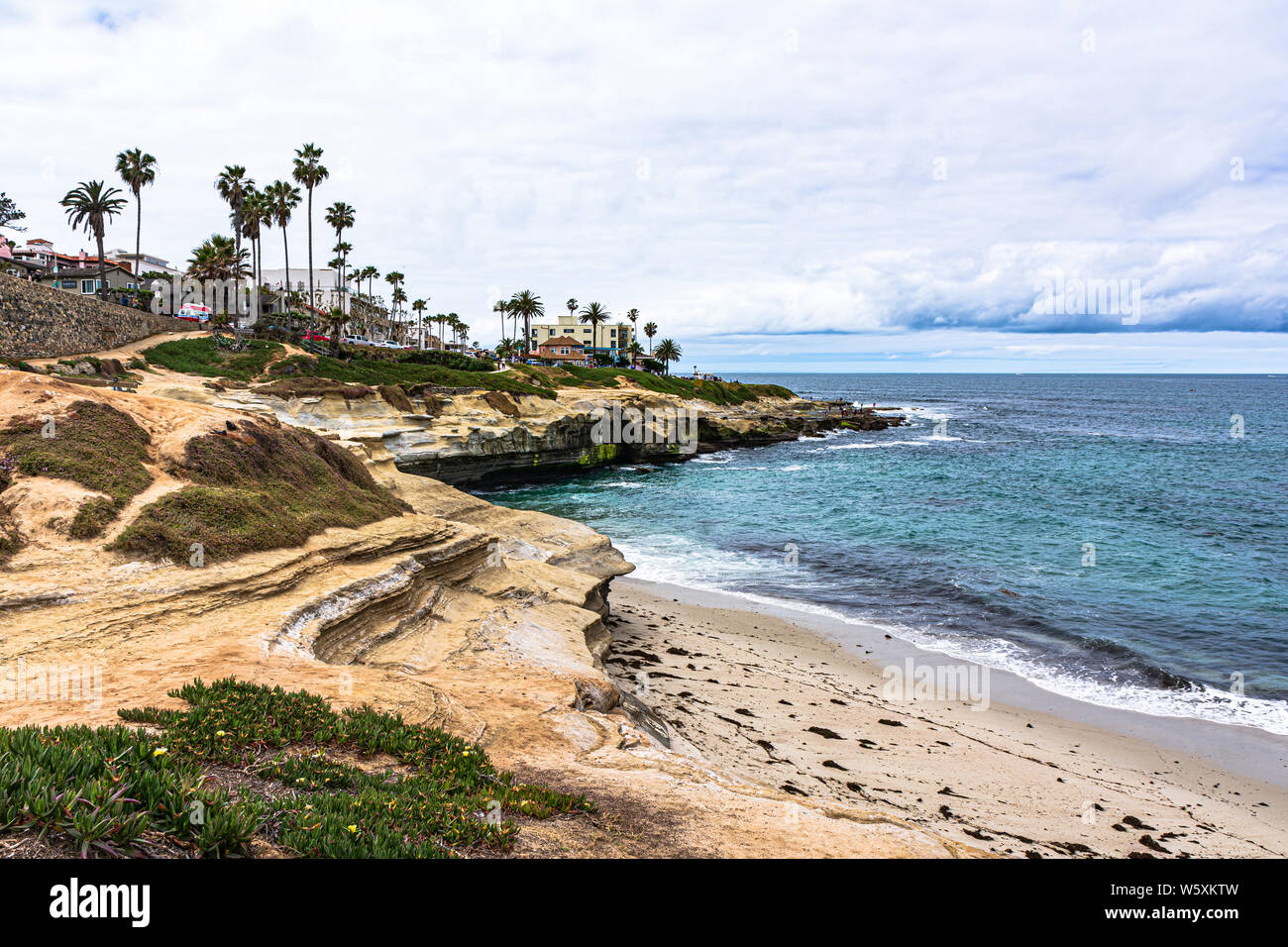 Blick auf die Küste entlang La Jolla Cove, San Diego, Kalifornien Stockfoto