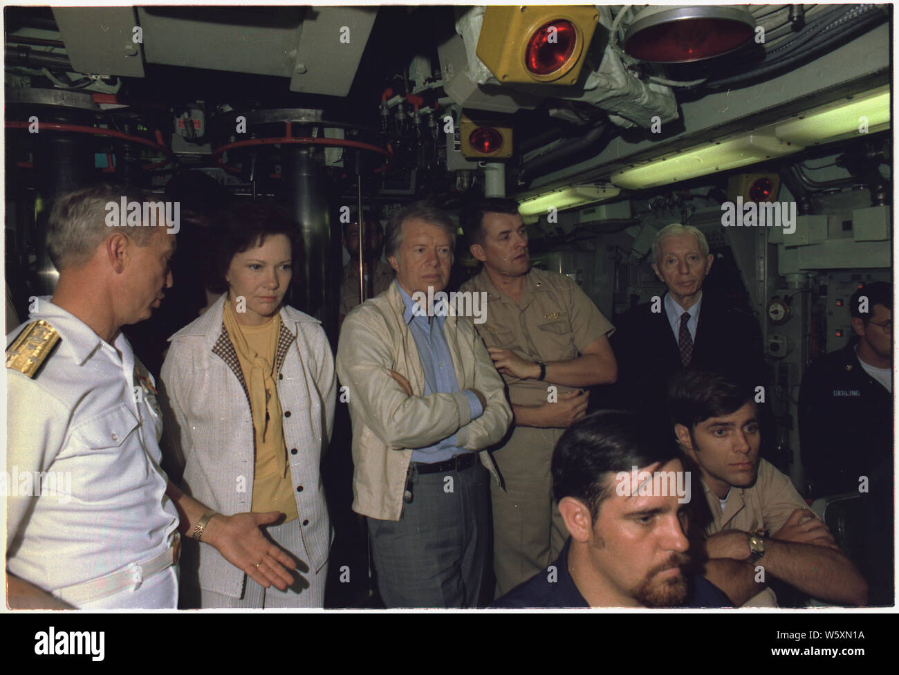 Rosalynn Carter, Jimmy Carter und Admiral Hyman Rickover an Bord der U-Boot USS Los Angeles. Stockfoto