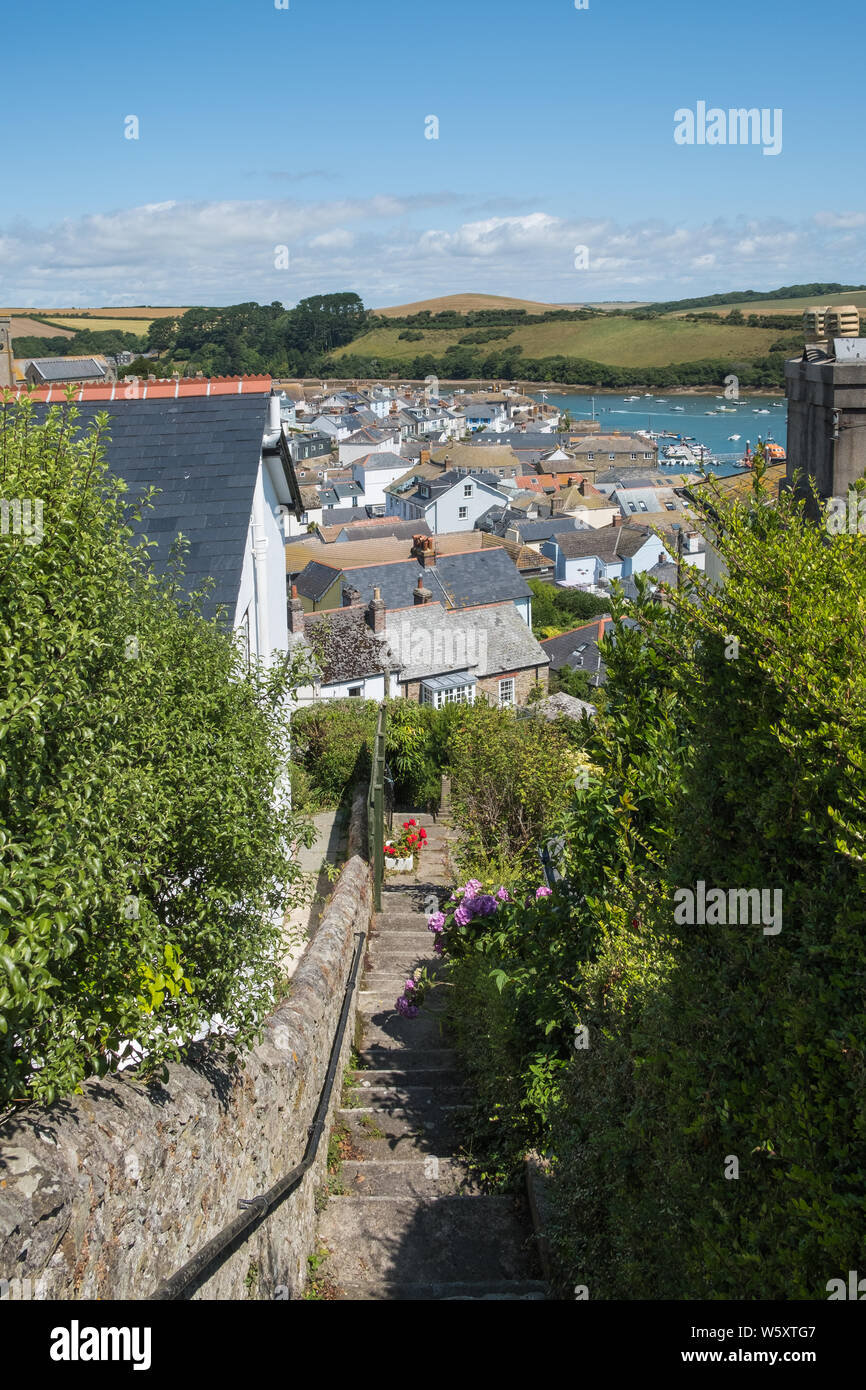Mit Blick auf die Dächer von beliebten Stadt Salcombe in South Hams, Devon von einem hohen Aussichtspunkt Stockfoto