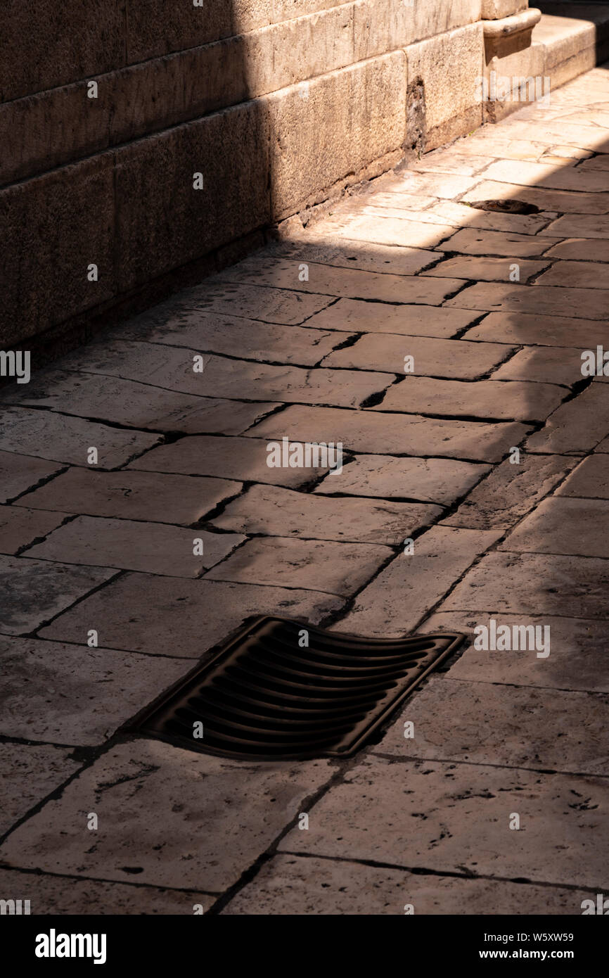 Alte Marmor flagstone Pflaster in Split, Kroatien Stockfoto