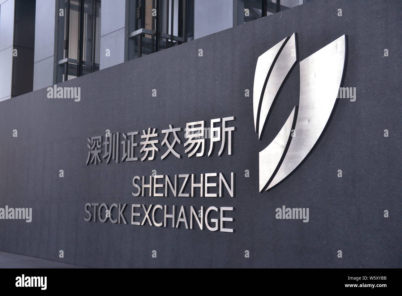 ---- Blick von der Shenzhen Stock Exchange in Shenzhen, der südchinesischen Provinz Guangdong, 28. April 2018. Die Shenzhen Stock Exchange hat broug Stockfoto