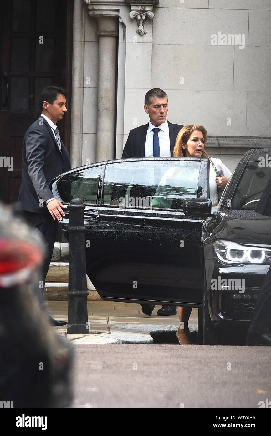 Prinzessin Haya Bint Al Hussein verlassen die Royal Courts of Justice in London, nach der letzten Anhörung vor dem High Court Schlacht zwischen dem Herrscher von Dubai und seine entfremdete Frau über ihre Kinder. Stockfoto