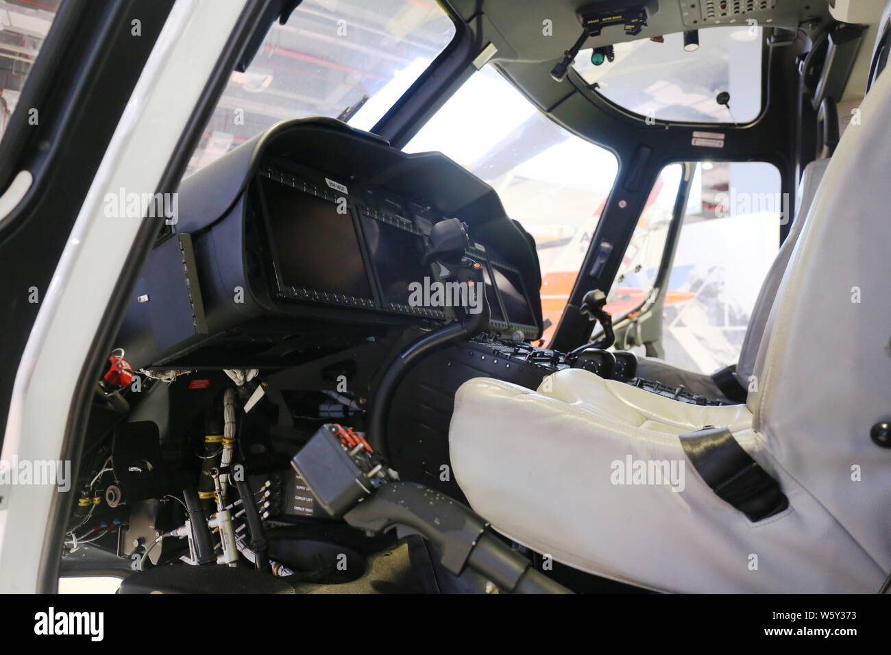 Die Italienische - integrierte Leonardo Hubschrauber AW 189, zu einem Preis von fast 200 Millionen Yuan (29 Mio. $), wird auf dem Display während der ersten China International Impor Stockfoto