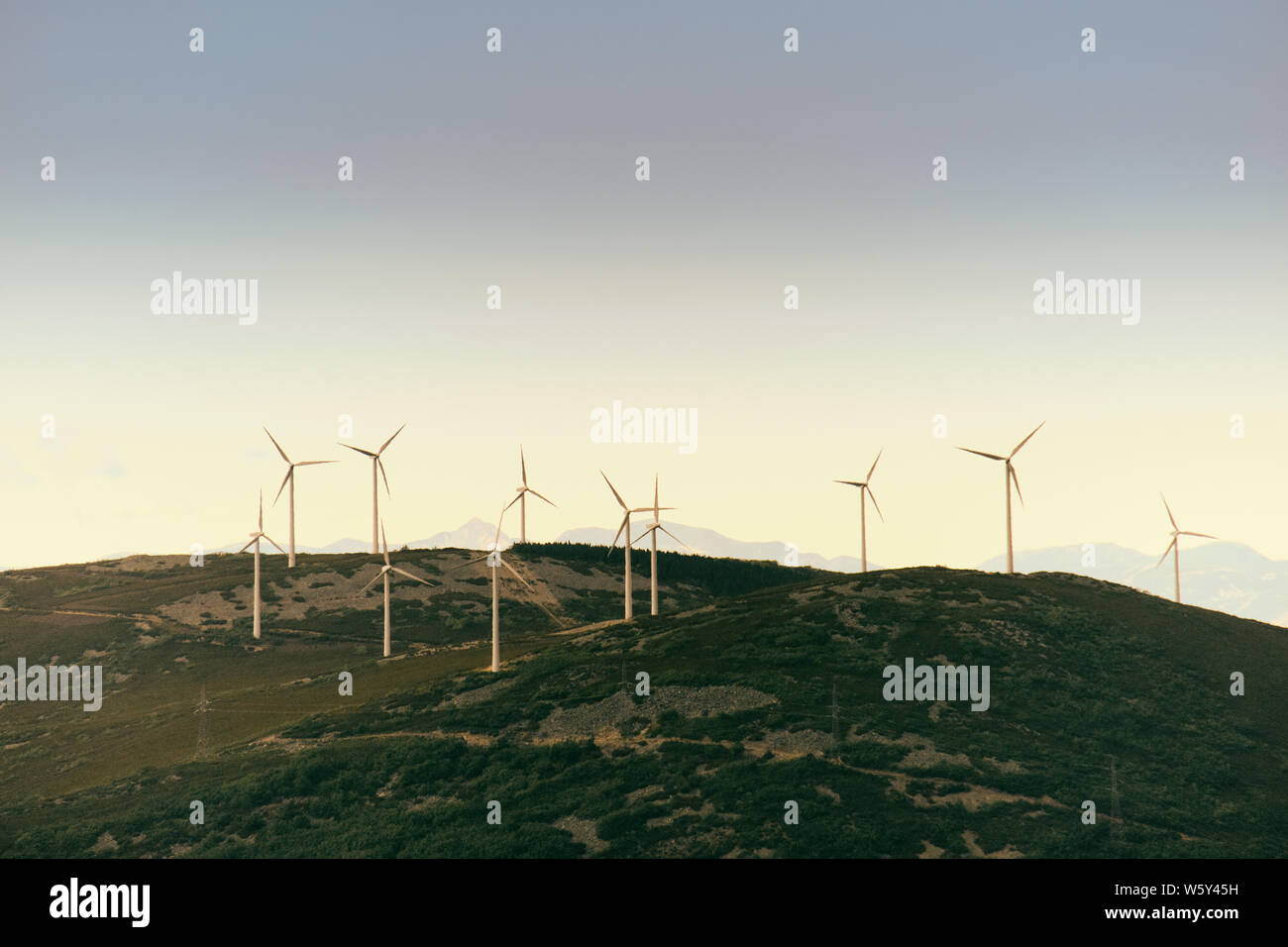Power Generation Windrad dreht Windkraftanlagen Feld in Spanien Stockfoto