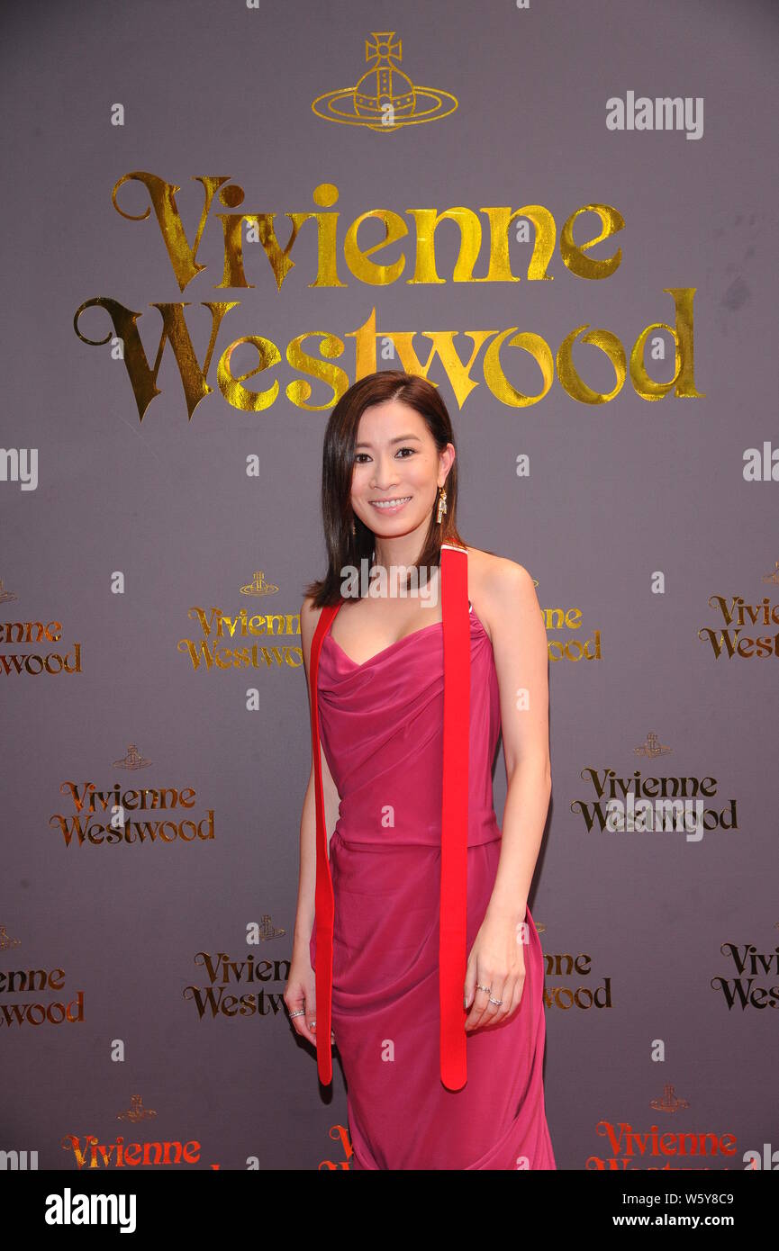 Hong Kong Darstellerin Charmaine Sheh besucht die Eröffnung einer neuen Vivienne Westwood boutique Store in Hongkong, China, 7. November 2018. Stockfoto