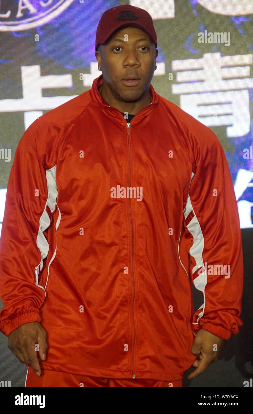 Jamaican-American IFBB professional Bodybuilder Shawn Rhoden wird dargestellt, während einer Bodybuilding Wettkampf in Shanghai, China, 13. November 2018. Stockfoto