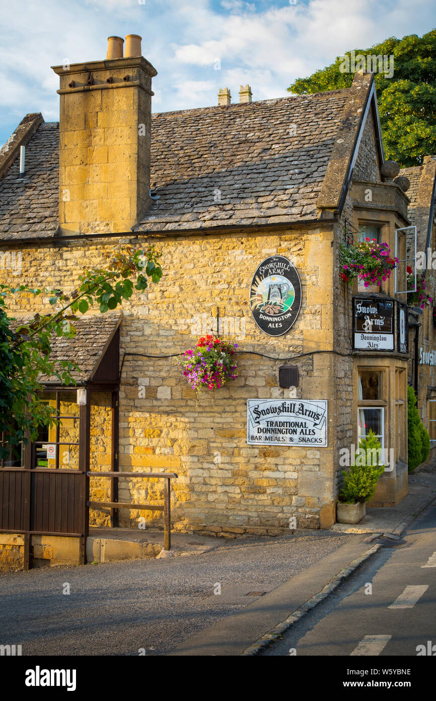 Abends die Snowshill Arms Pub, Snowshill, die Cotswolds, Gloucestershire, England Stockfoto