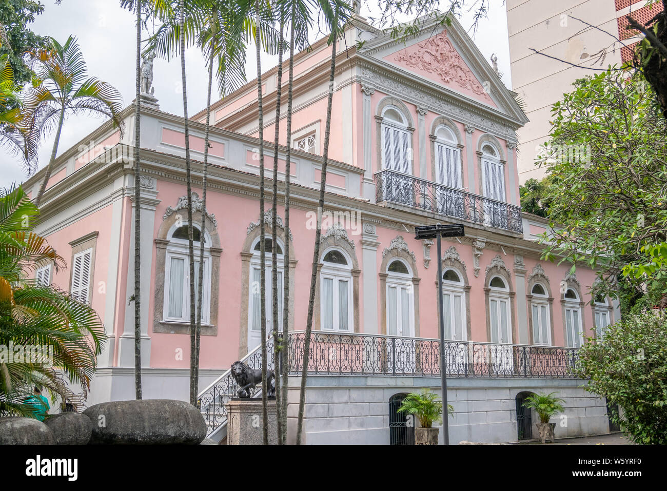 Rio de Janeiro, Brasilien - 09. Mai, 2019: die Casa de Rui Barbosa, eine Stiftung, die aus Sao Clemente Straße aus gesehen Stockfoto