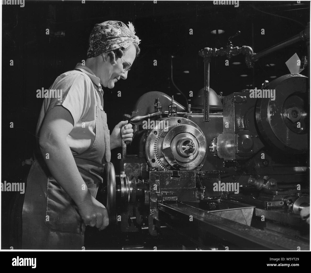 Frauen werden qualifizierte shop Techniker am Long Beach, Calif., Werk von Douglas Aircraft Wer produziert die B-17 F, A-20 und C-47. Stockfoto