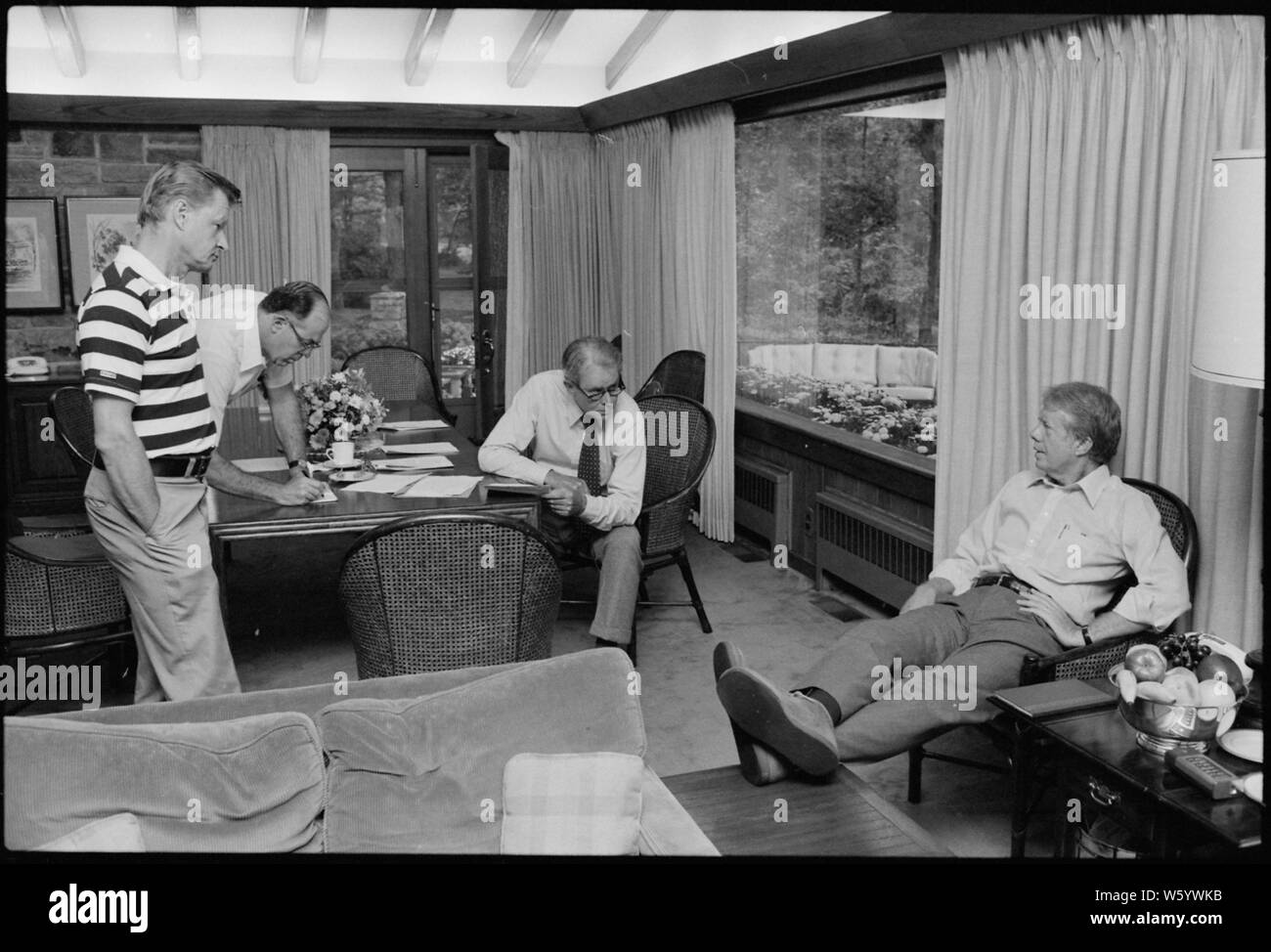 Zbigniew Brzezinski, William Quandt, Cyrus Vance und Jimmy Carter in Camp David. Stockfoto