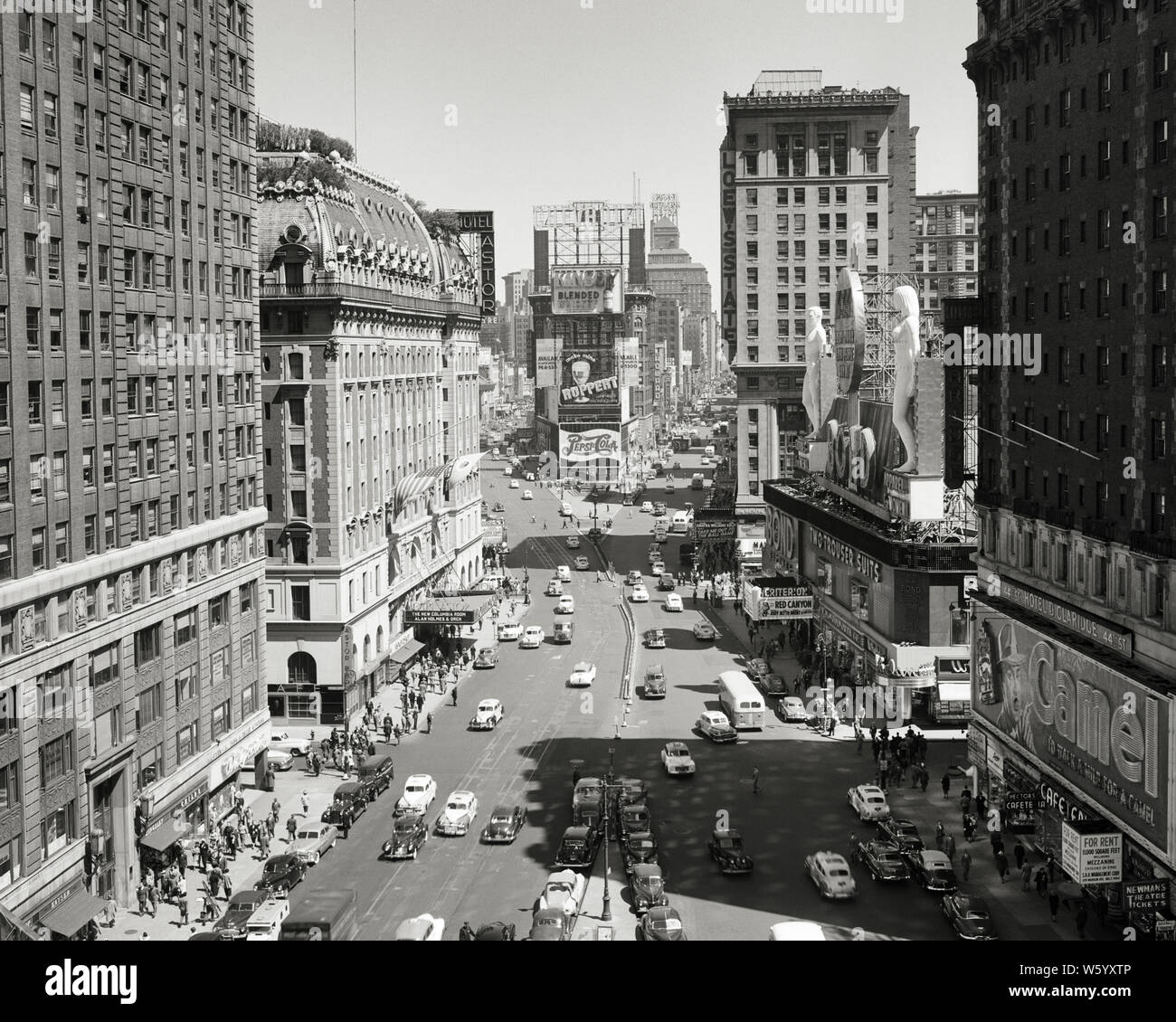 1950s american new york city street Fotos und Bildmaterial in hoher