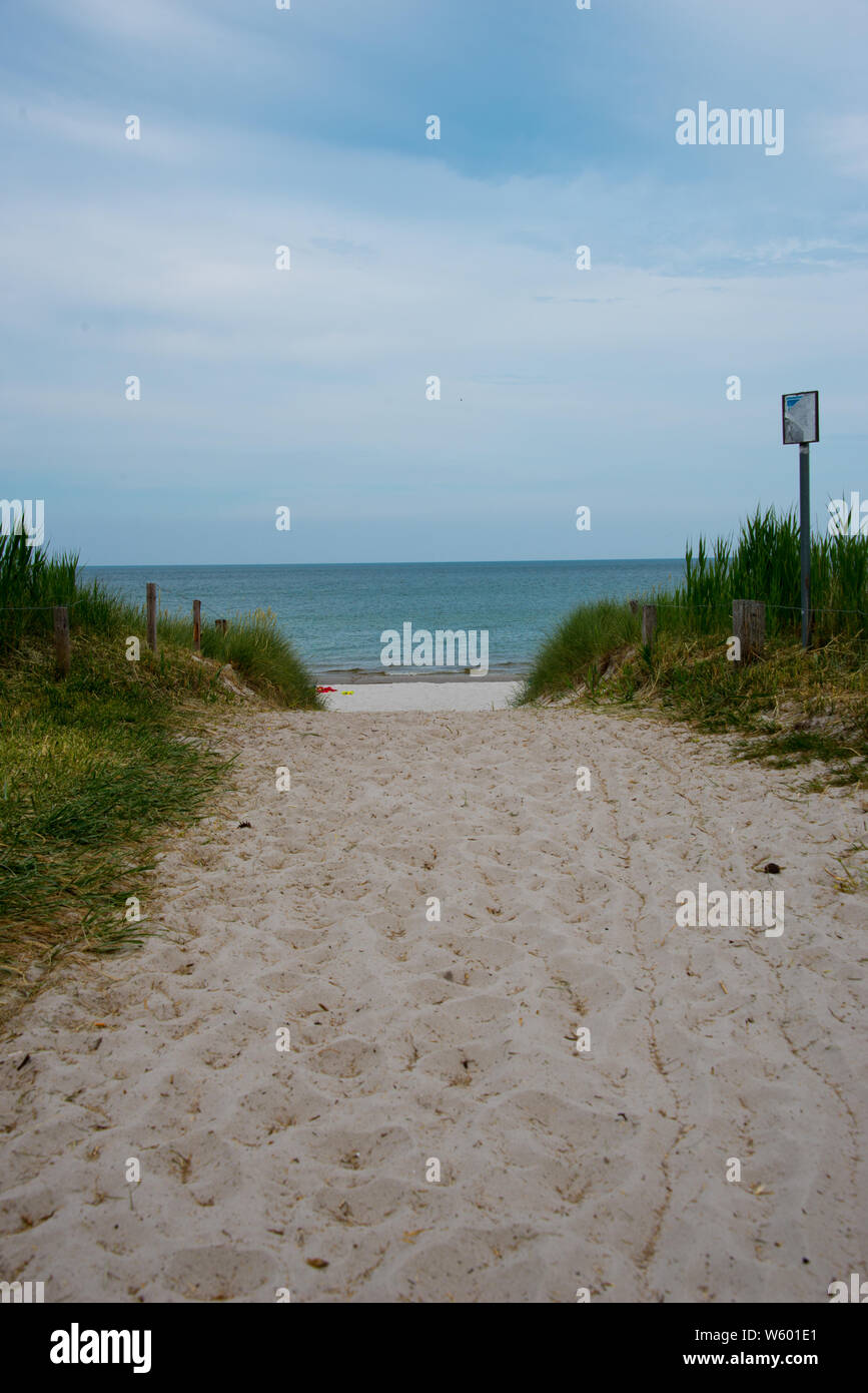 Strand weg an der Baltischen Küste wit Warnzeichen, Mecklenburg Vorpommern, Deutschland Stockfoto