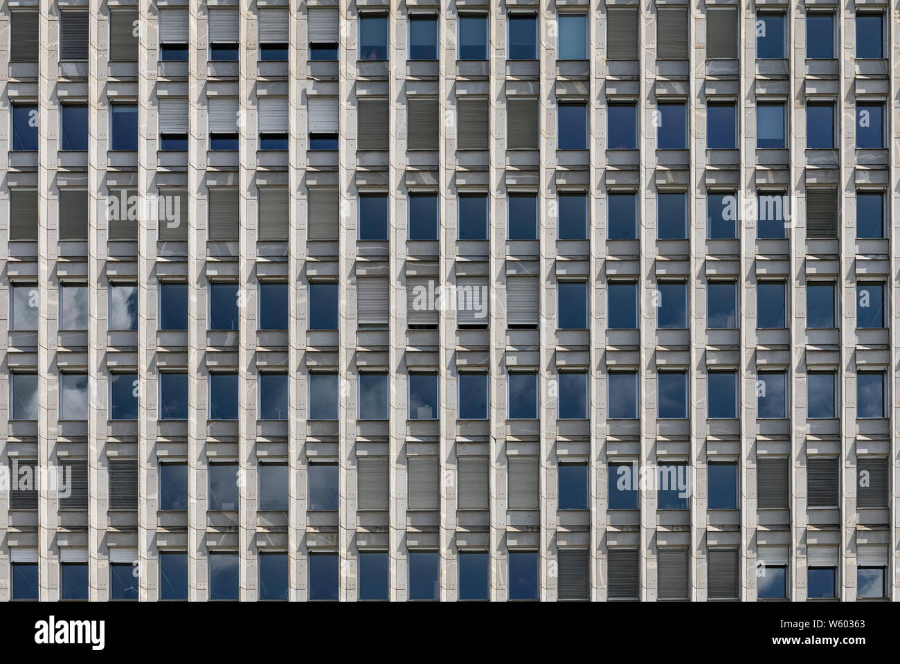 Reihen von Fenster, Fassade eines Bürogebäudes Stockfoto