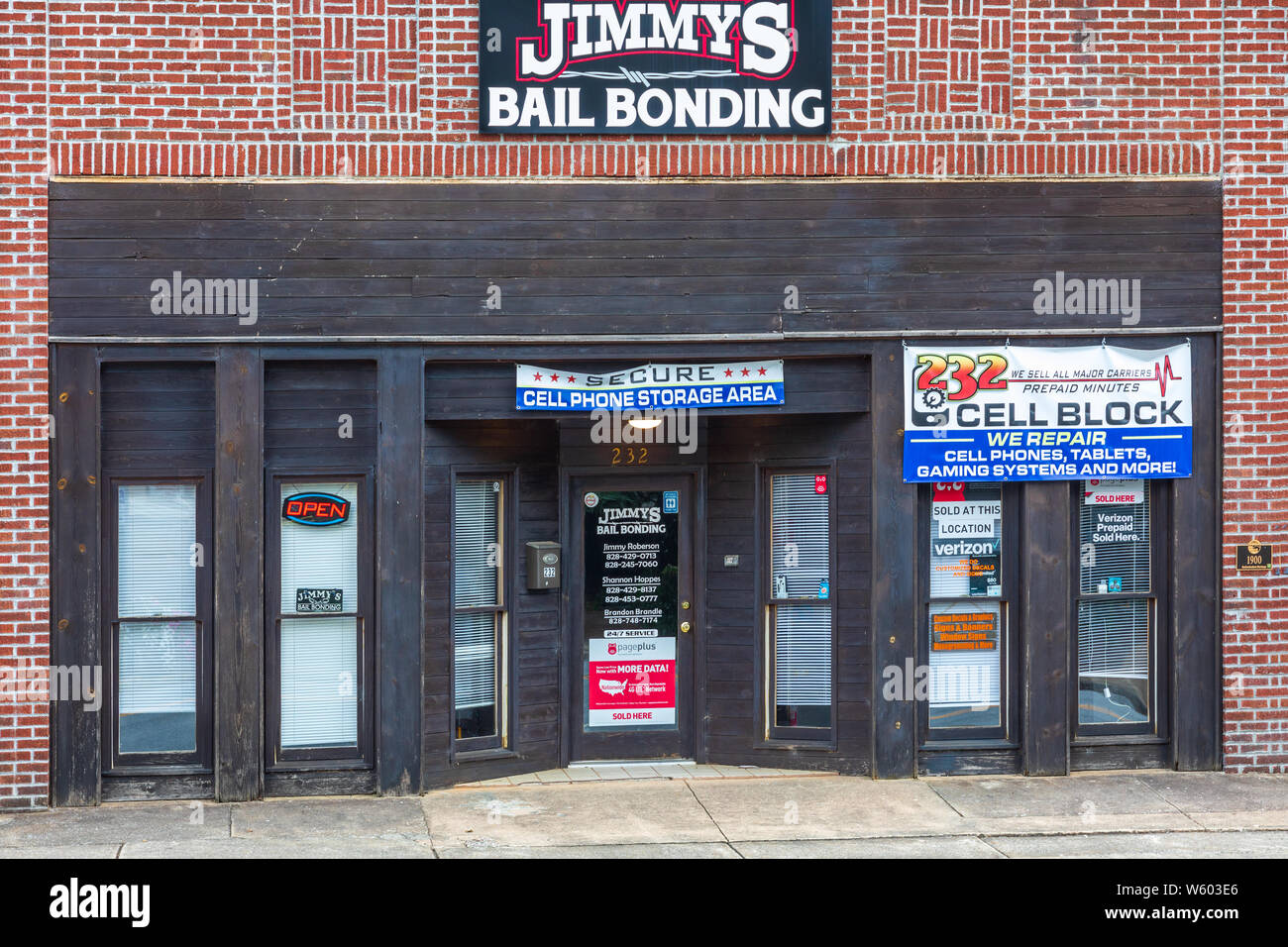 RUTHERFORD, NC, USA-27 Juli 19: Jimmy's Kaution Kleben, auf der Main St., Rutherfordton. Stockfoto