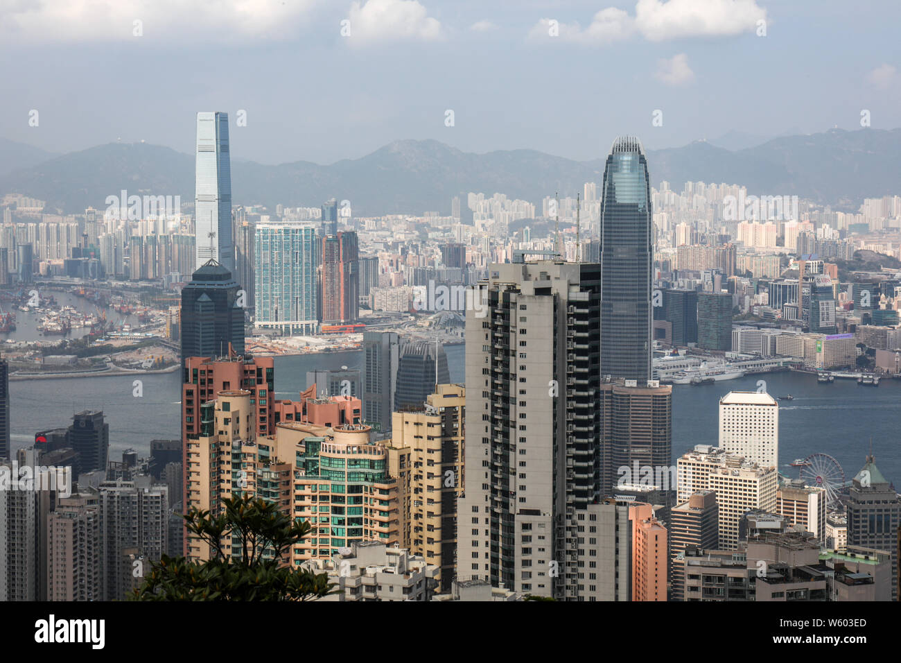 Mittel- und Kowloon Wolkenkratzer von Victoria Peak in Hongkong angesehen Stockfoto