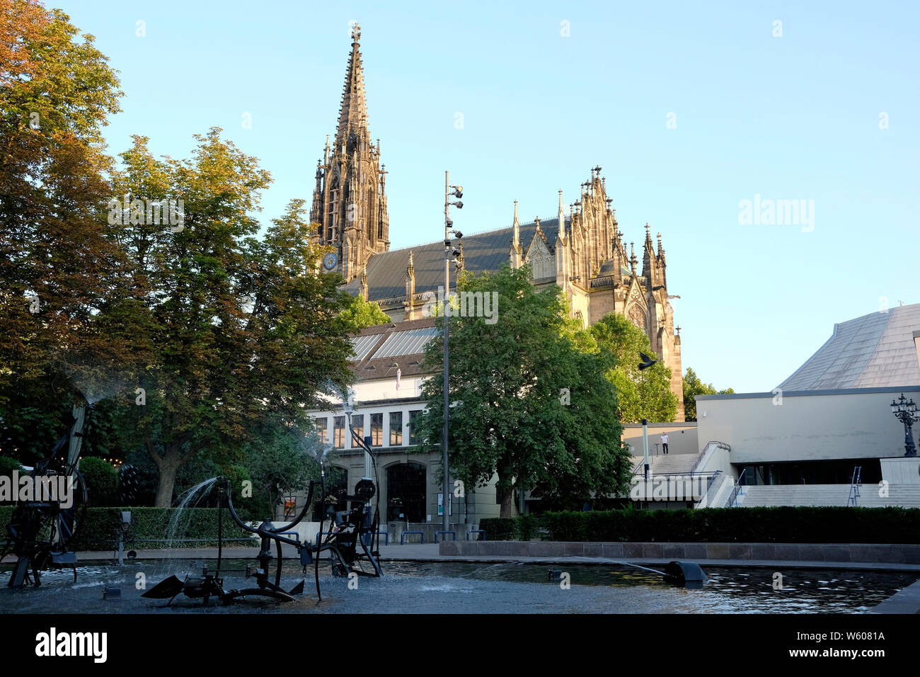 Eine Ansicht von Tinguely Brunnen und Theater Basel, Schweiz Stockfoto