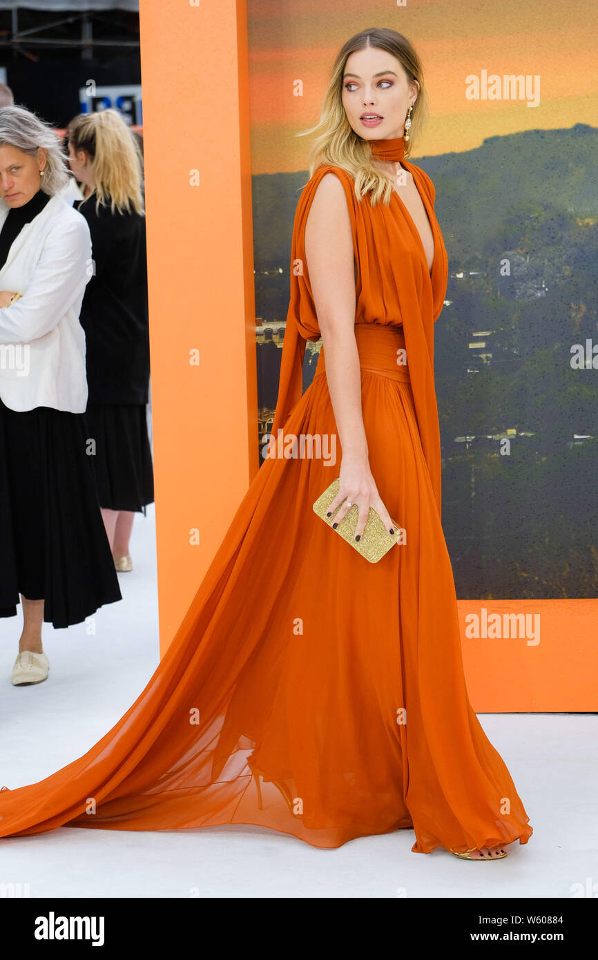 LUXE Odeon Leicester Square, London, UK. 30. Juli 2019. Margot Robbie Posen auf dem weißen Teppich Einmal ... In Hollywood UK Premiere. . Bild von Julie Edwards./Alamy leben Nachrichten Stockfoto