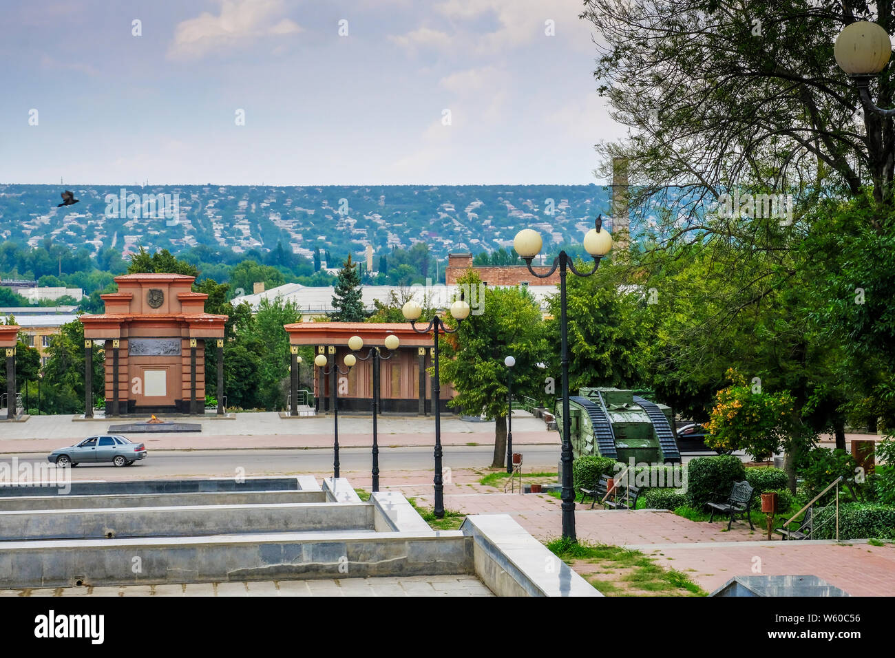 Lugansk, Ukraine - Jule 24, 2018: Denkmal für die Kämpfer der Revolution. Britischer Panzer Mark V Teil des Bürgerkriegs in den Jahren 1919-1920 Stockfoto