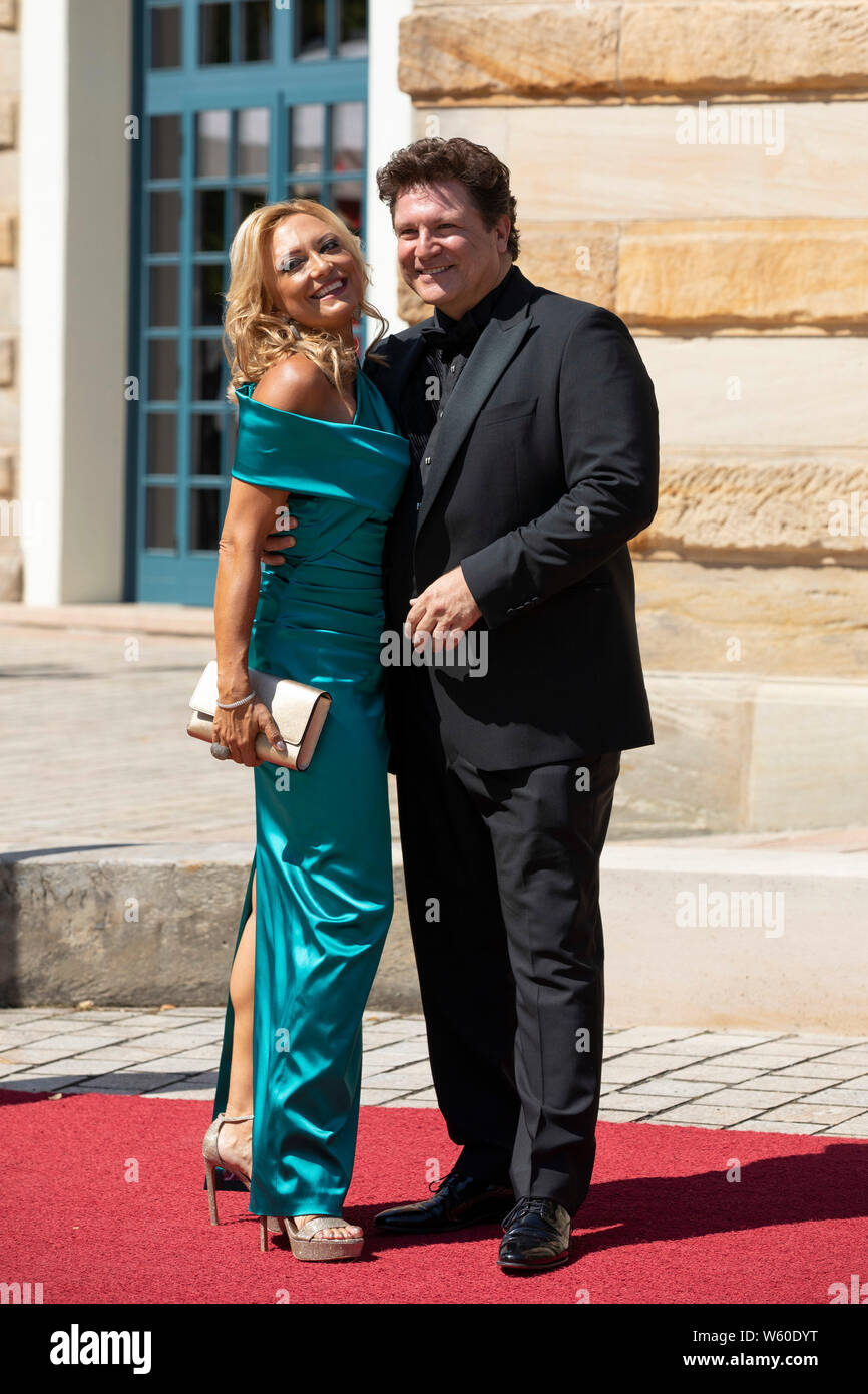 Francis Fulton Smith mit Claudia Hillmeier bei der Eröffnung der