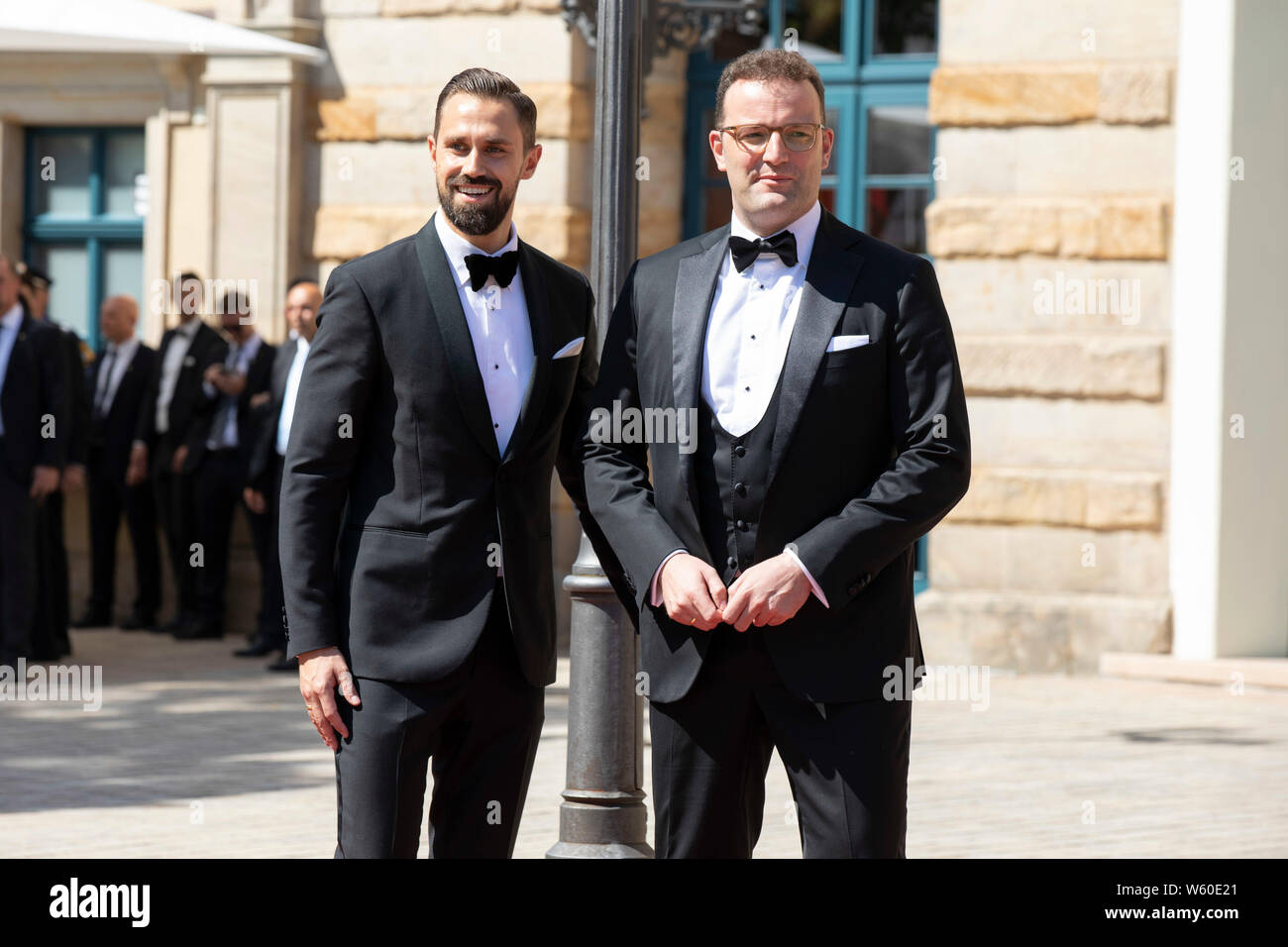 Jens Spahn und Ehemann Daniel Funke bei der Eröffnung der Richard-Wagner-Festspiele 2019 mit der Premiere der Oper "Tannhäuser" im Bayreuther Festspie Stockfoto