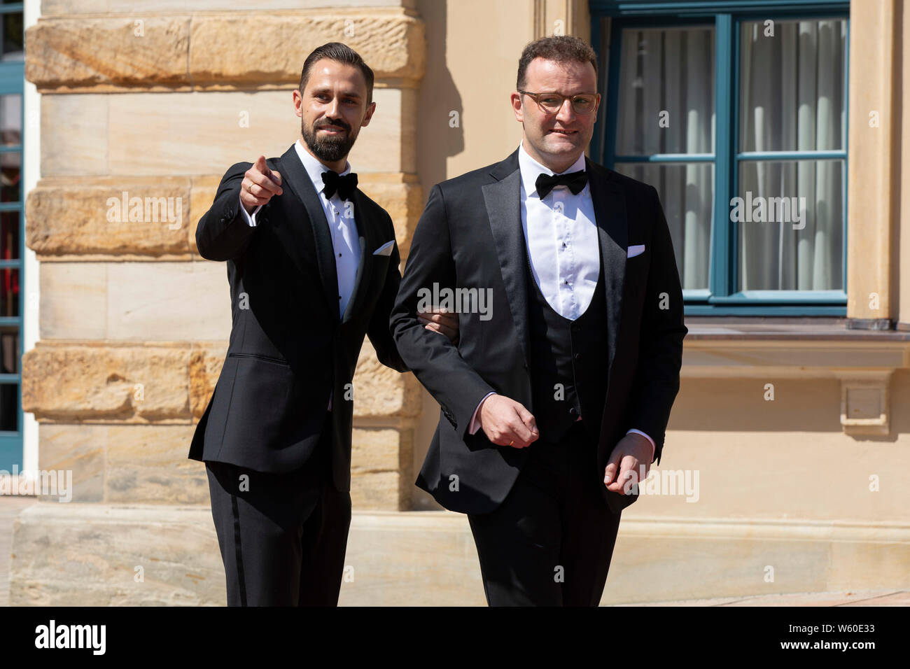 Jens Spahn und Ehemann Daniel Funke bei der Eröffnung der Richard-Wagner-Festspiele 2019 mit der Premiere der Oper "Tannhäuser" im Bayreuther Festspie Stockfoto