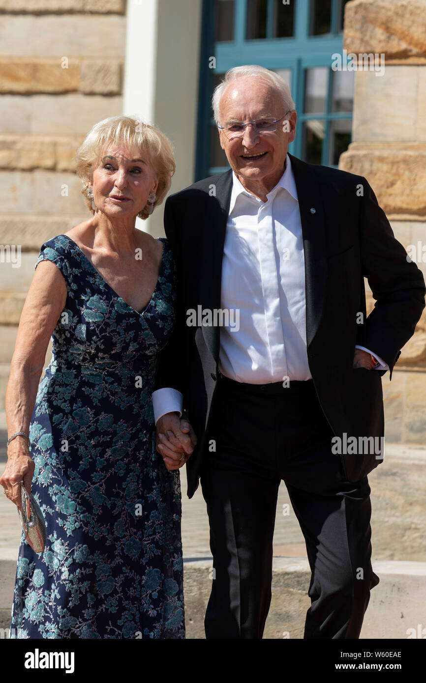 Edmund Stoiber mit Ehefrau Karin Stoiber bei der Eröffnung der Richard-Wagner-Festspiele 2019 mit der Premiere der Oper "Tannhäuser" im Bayreuther Fes Stockfoto