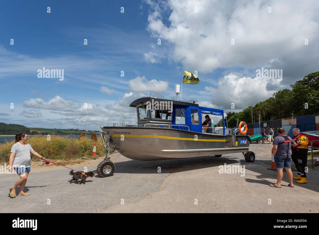 Glansteffan, amphibischen Fähre über den Fluss zwischen Ferryside Tywi (Glan-y-Fferi) und Llansteffan (Llanstephan) in Carmarthenshire Stockfoto