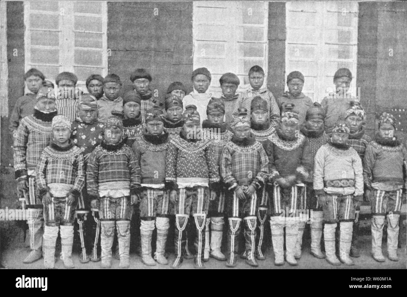 Das kürschner-handwerk, 2. 2008, S. 20, Grönländische Mädchen im Sonntagsanzug, 1902. Stockfoto