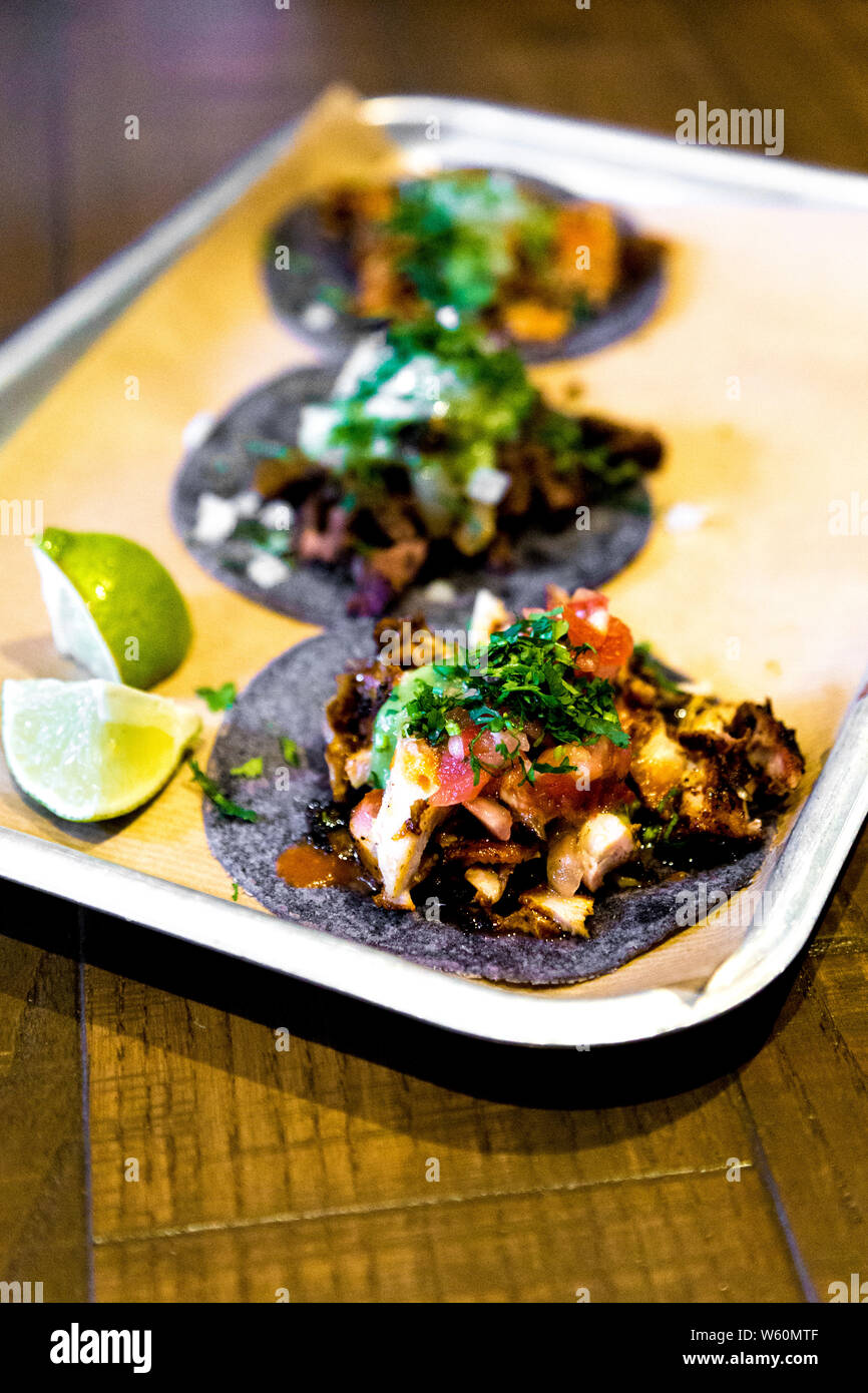 Auswahl der Tacos bei Super Tacos, Halle, London, UK Stockfoto